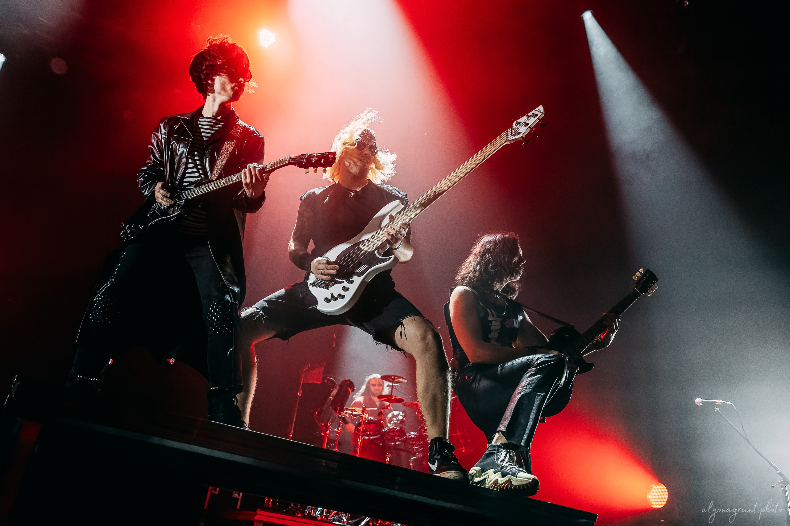 Багровый Фантомас, фоторепортаж, СПб, BASE, 14.12.2025. Алена Адрианова: фотограф в Санкт-Петербурге