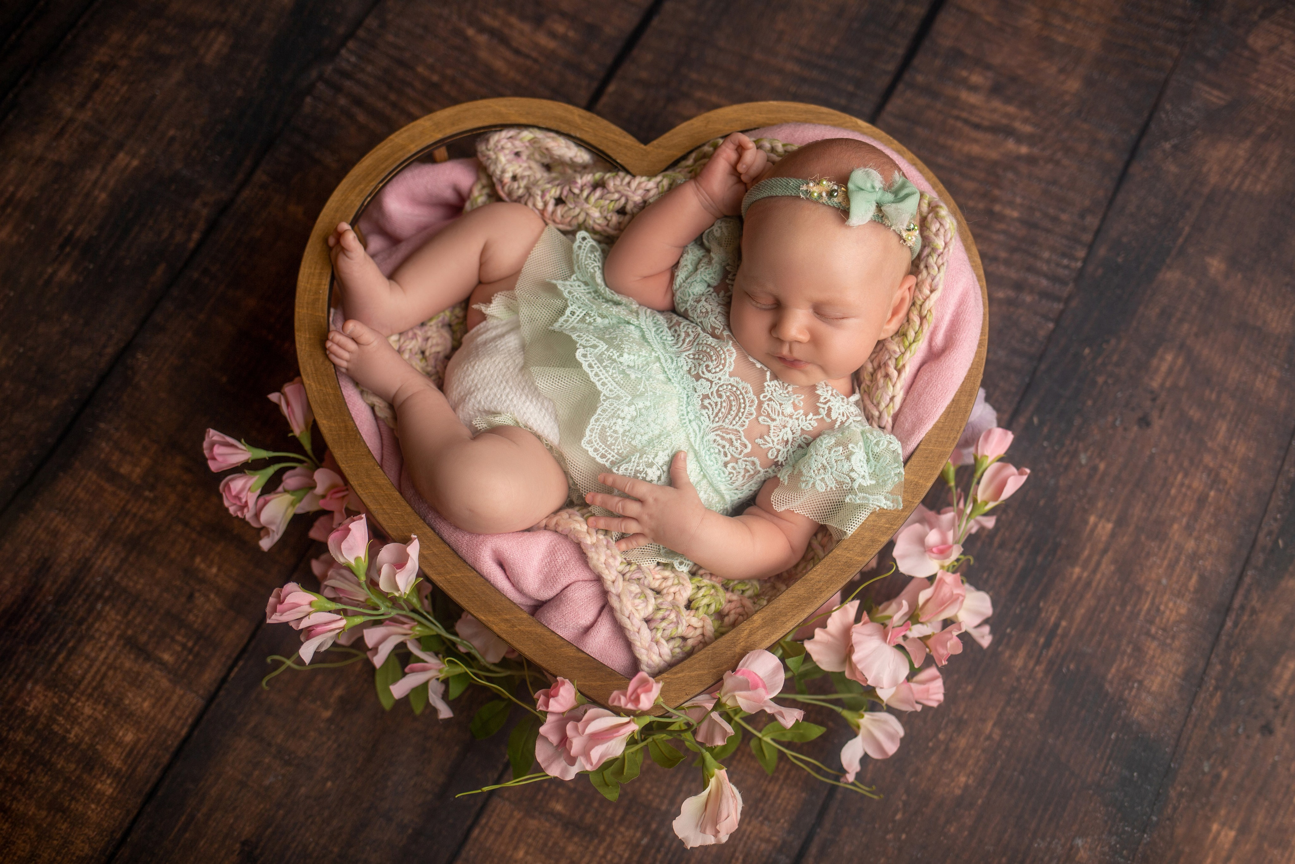 Ньюборн девочки. Фотограф новорожденных, семейный, детский фотограф в Москве и Московской области