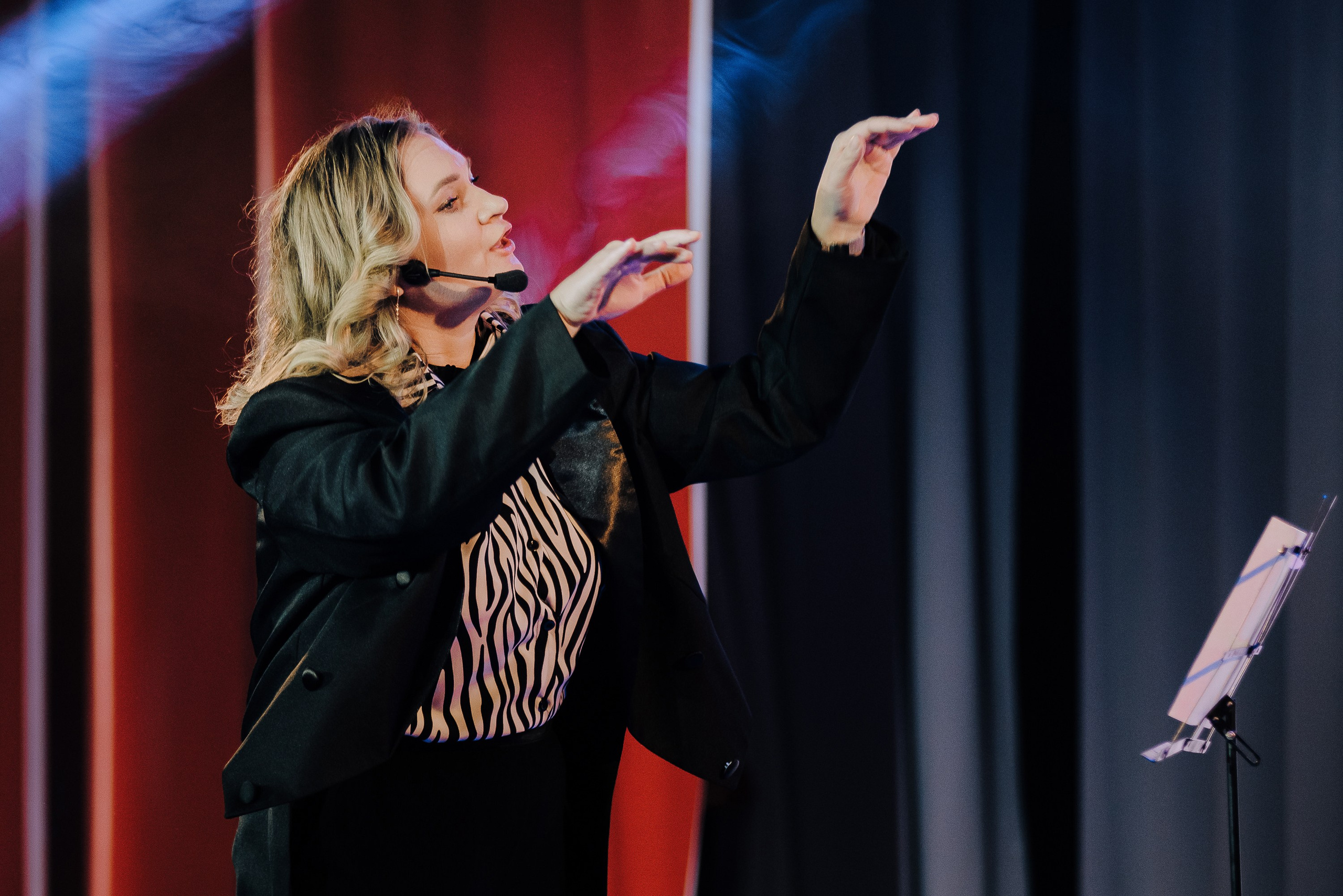 СПЕКТАКЛЬ «ВОЛШЕБНЫЕ ОЧКИ» ОПТИК-ЦЕНТР. Репортажный фотограф Зуев Роман г. Челябинск