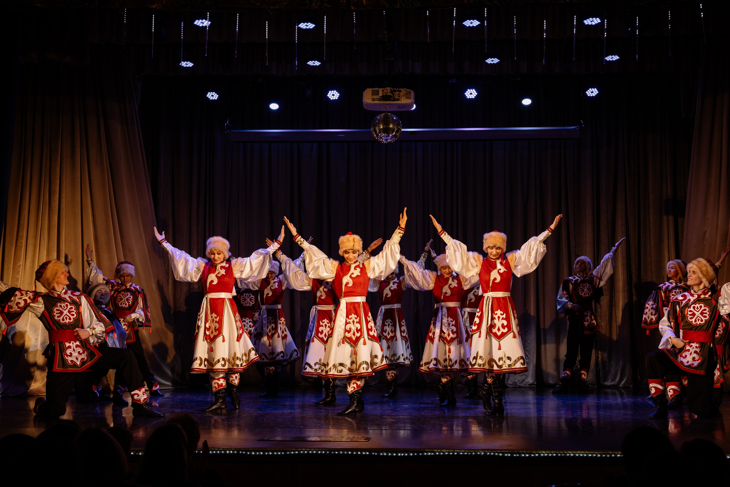 Сибирские узоры ДК Ефремова. Фотограф Юлия Мальцева