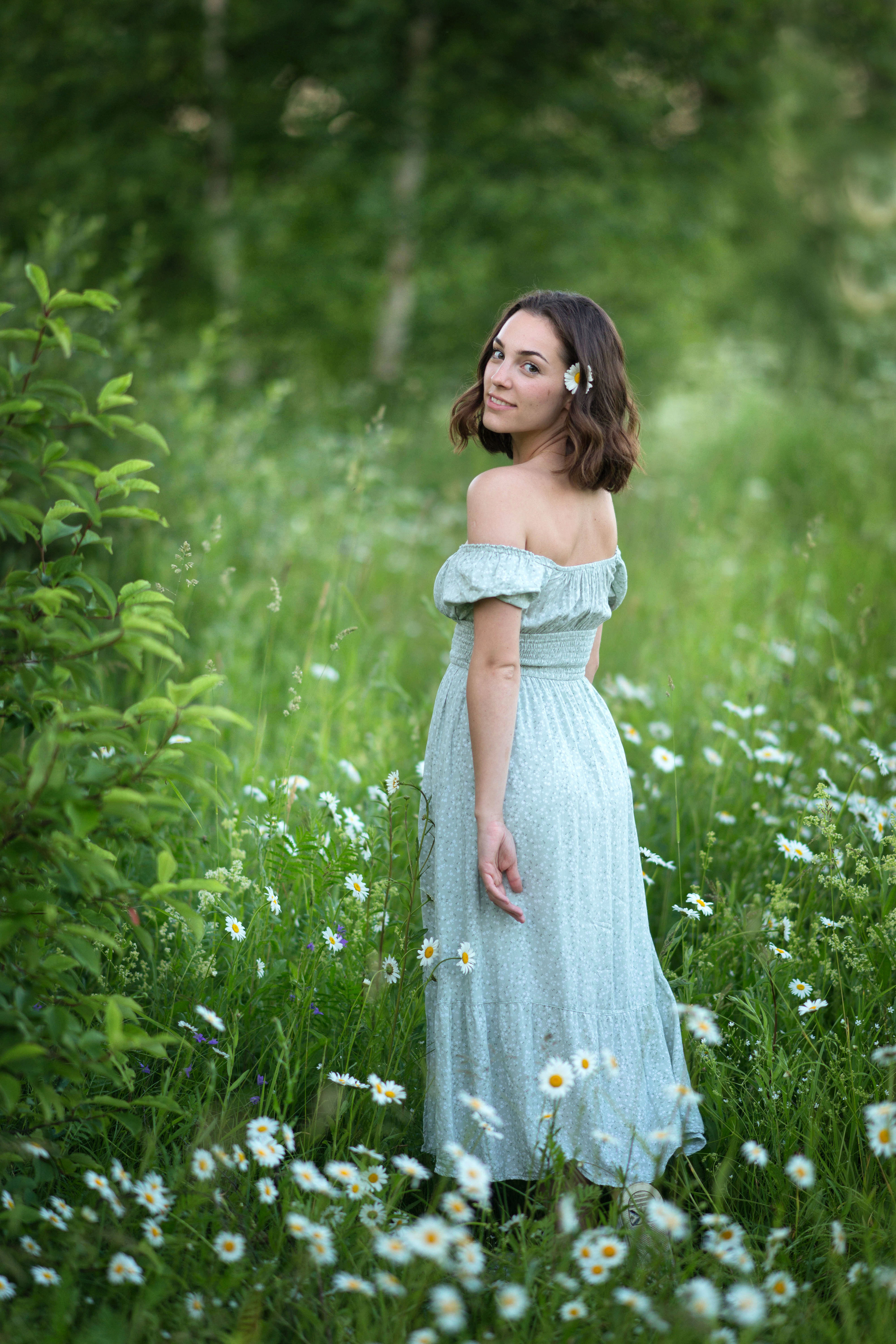Женский портрет в ромашковом поле Москва