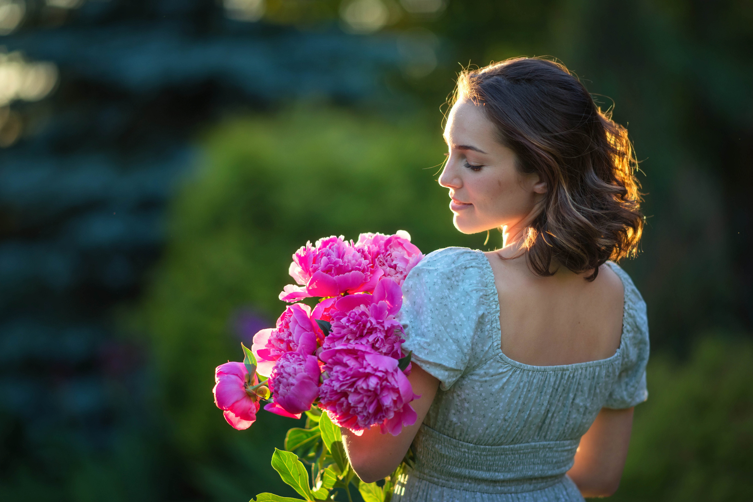 Художественный женский портрет с цветами Москва Троицк