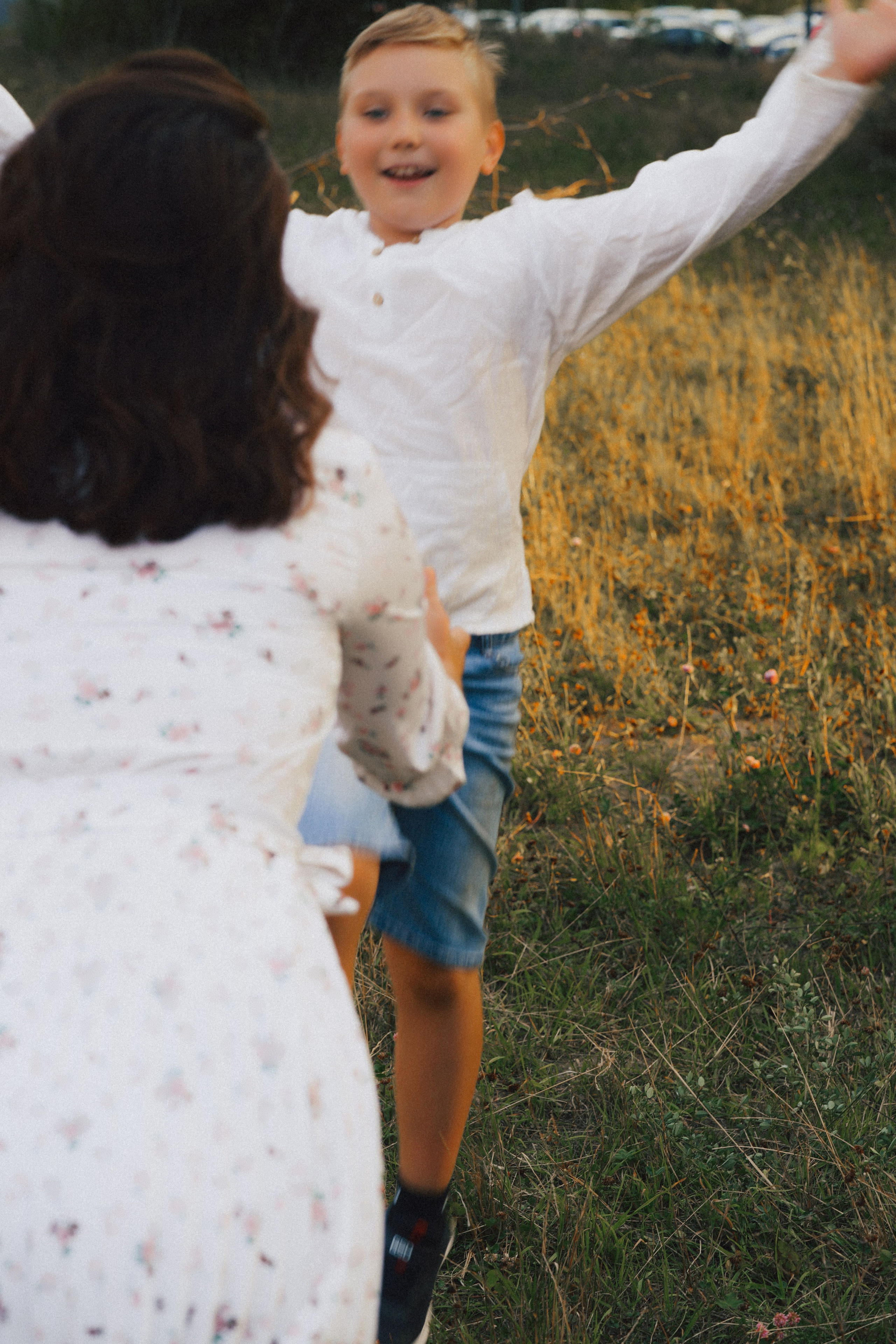 У дома. Фотограф Мария Зайчик