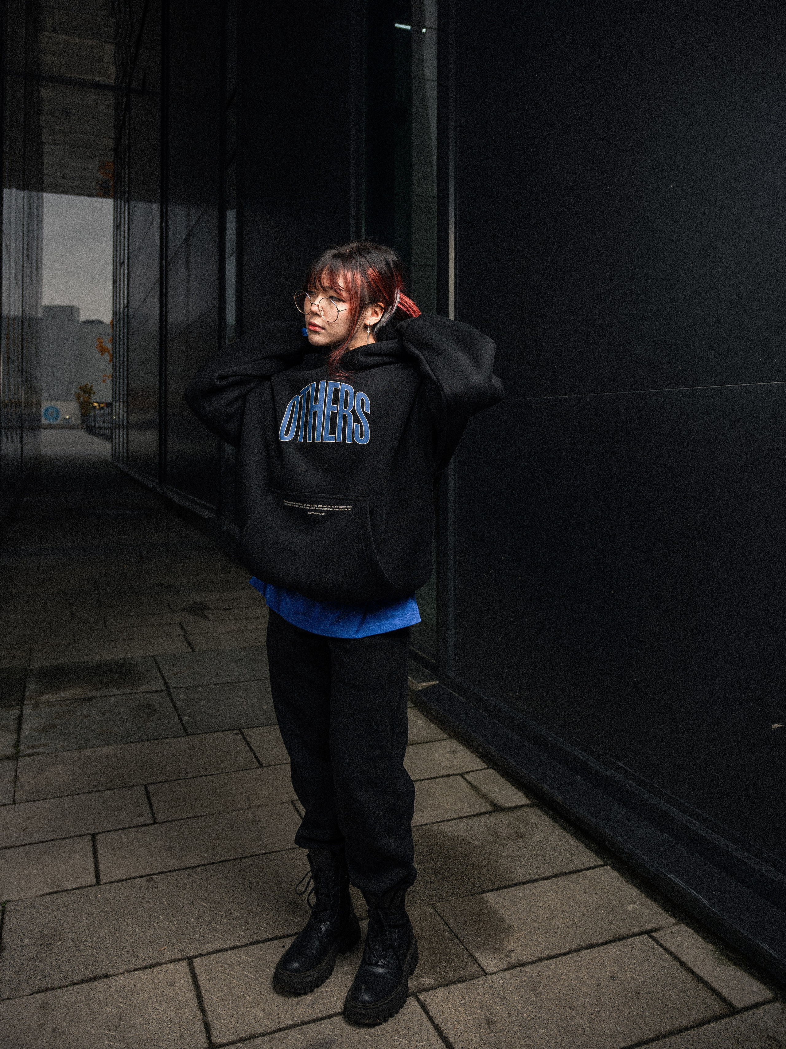 Женский портрет блогера MONIPULA для бренда OTHERS в Москве - фотограф Иван Саяпин