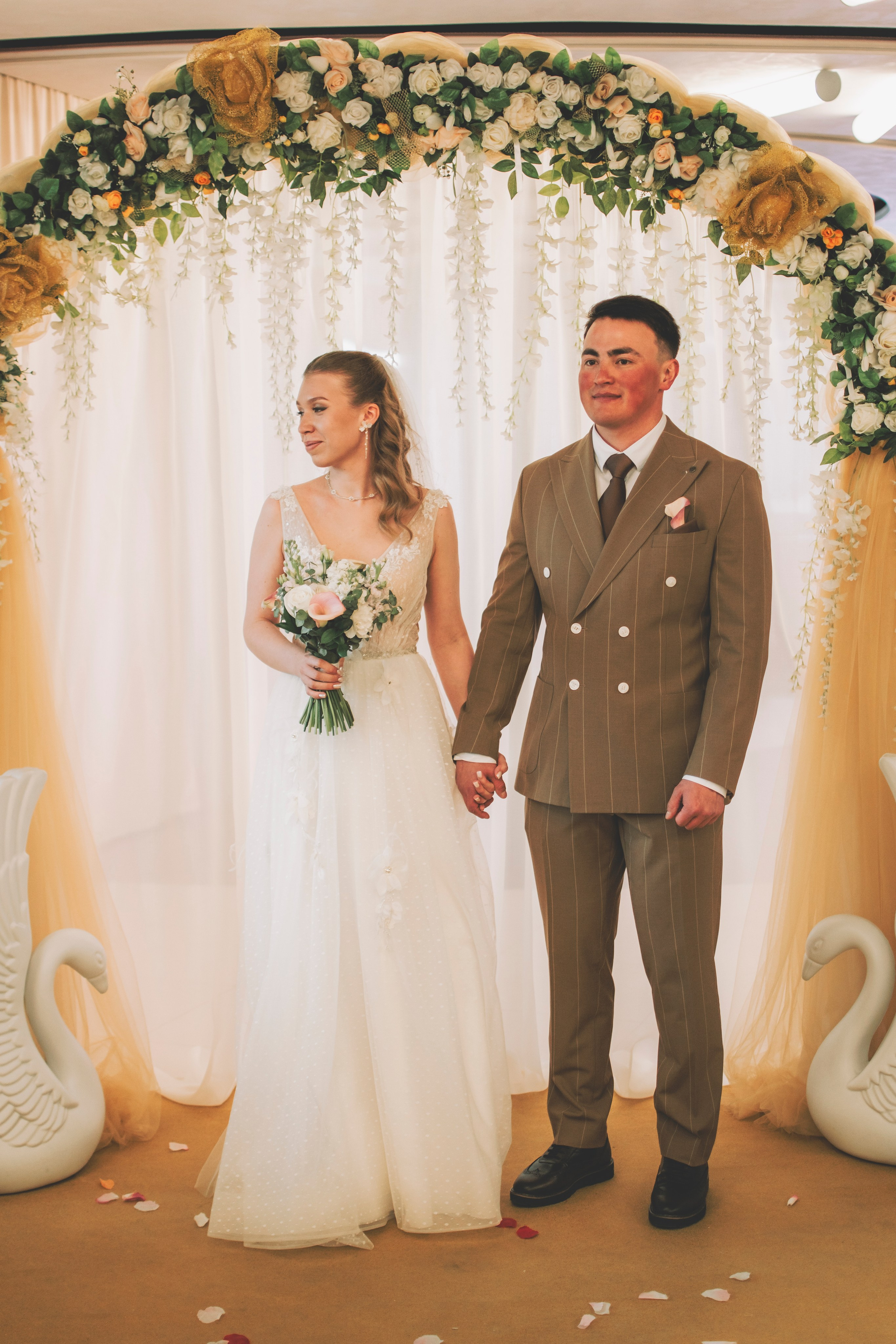 Альберт и Анастасия (Студийная фотосессия, роспись в ДК Нефтяник + фотосессия с гостями). Семейный и свадебный фотограф Губкинский и Ставрополь