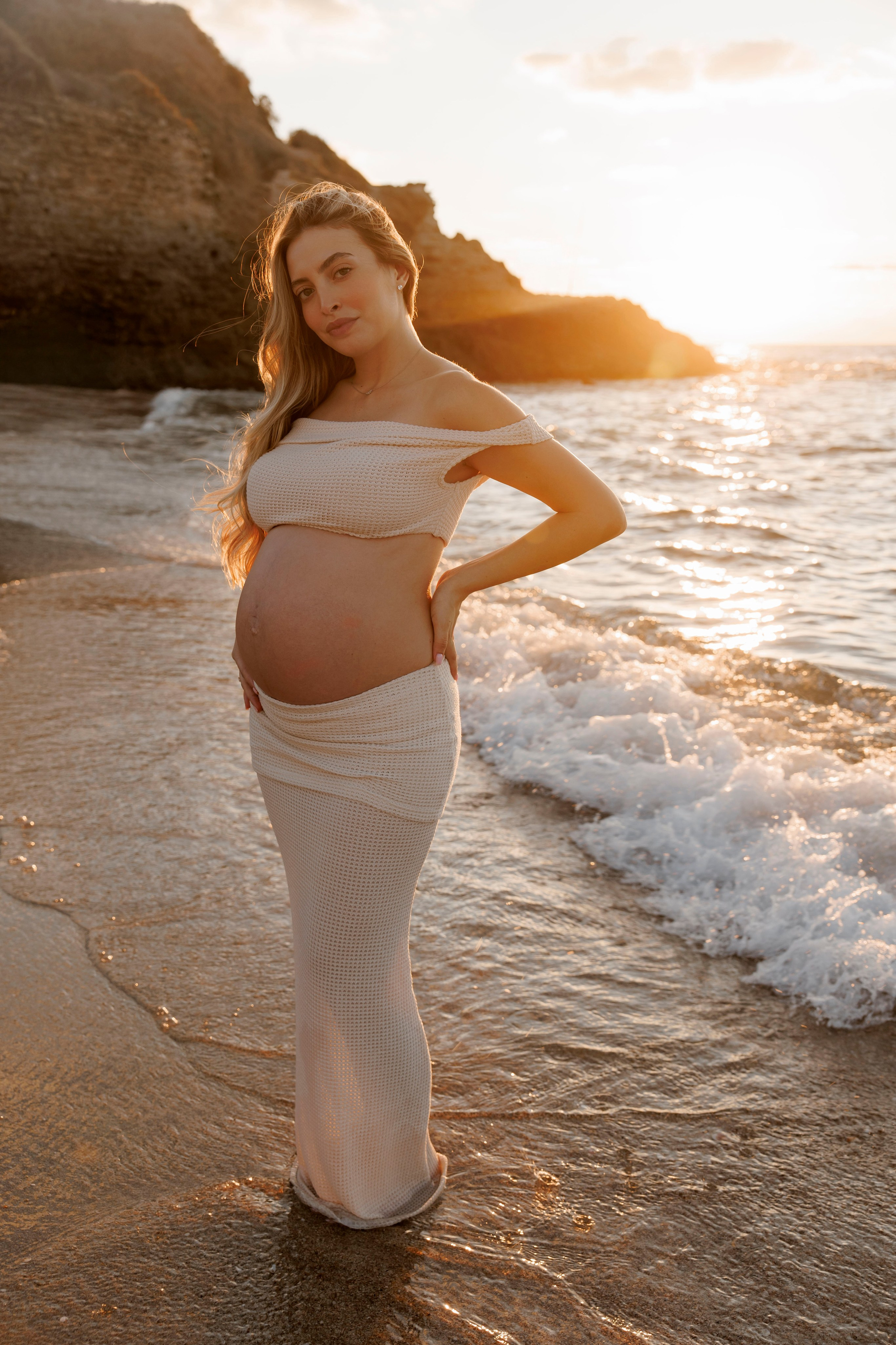 Pregnancy photoshoot near the sea. Wedding and family photographer