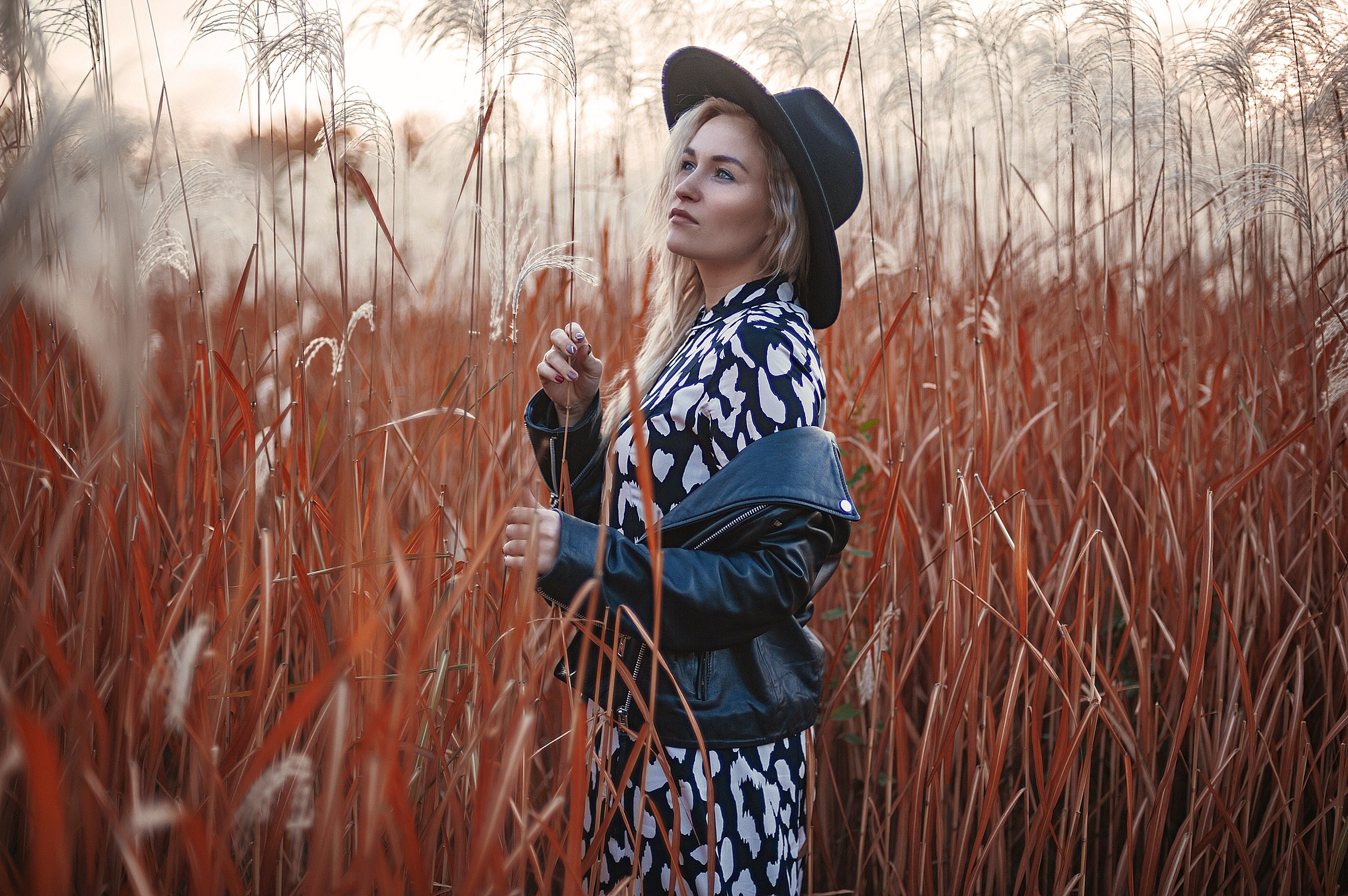 Фотосессия в поле. Портретный фотограф Дарья Едапина Новосибирск. Фотограф Дарья Едапина Новосибирск