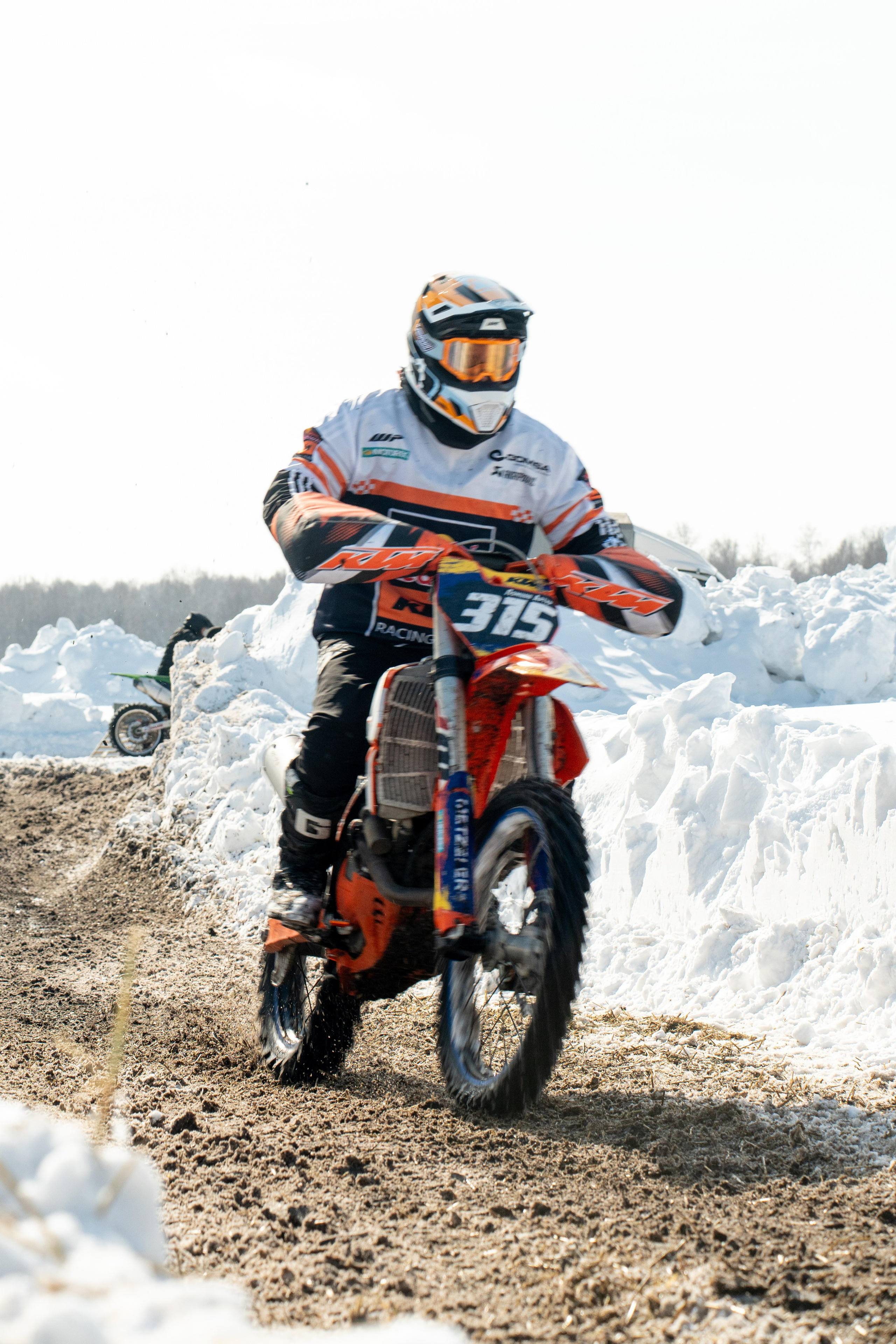 Мотокросс, закрытие зимнего сезона. Фотограф Артем Ларионов