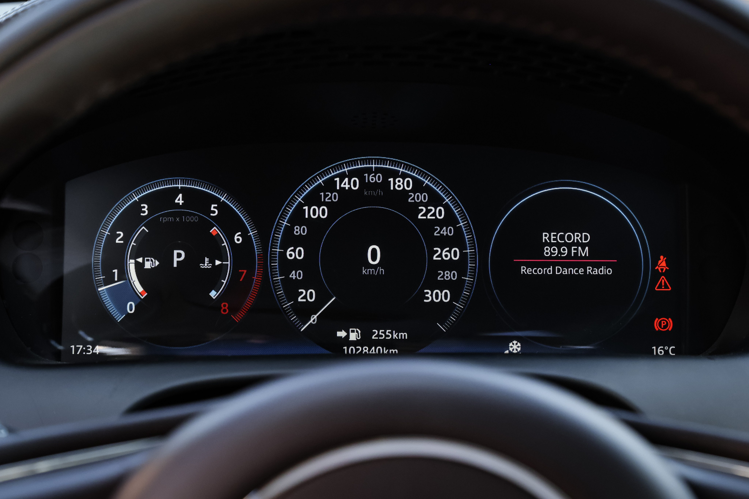 2017 JAGUAR XJ. Mixturecaptures