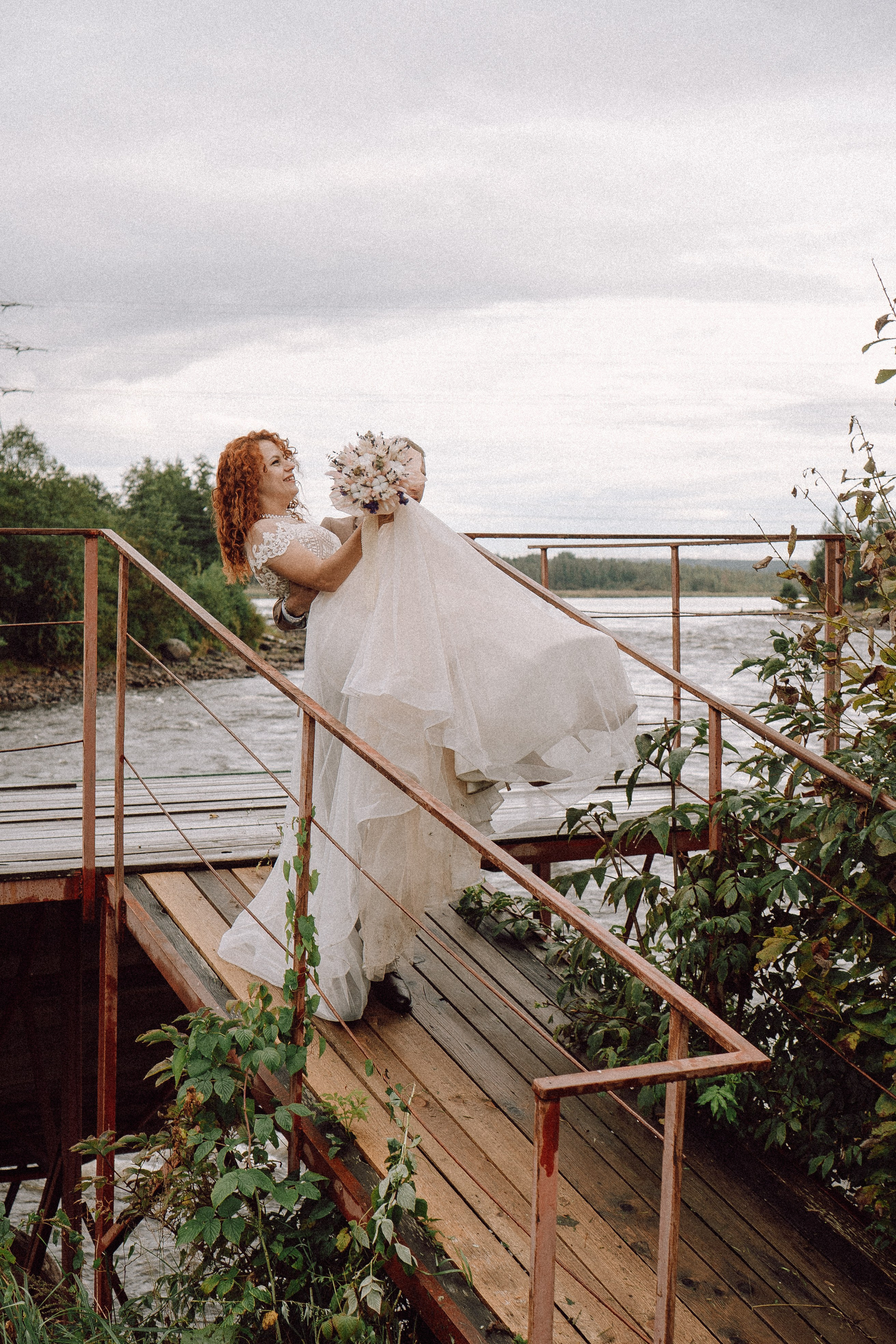 СВАДЕБНАЯ ФОТОСЕССИИЯ ПАРЫ В ГОРОДЕ ПРИОЗЕРСК В СОСНОВОМ ЛЕСУ И С ПИКАПОМ. Профессиональный фотограф, Санкт-Петербург — Виктория Богомолова