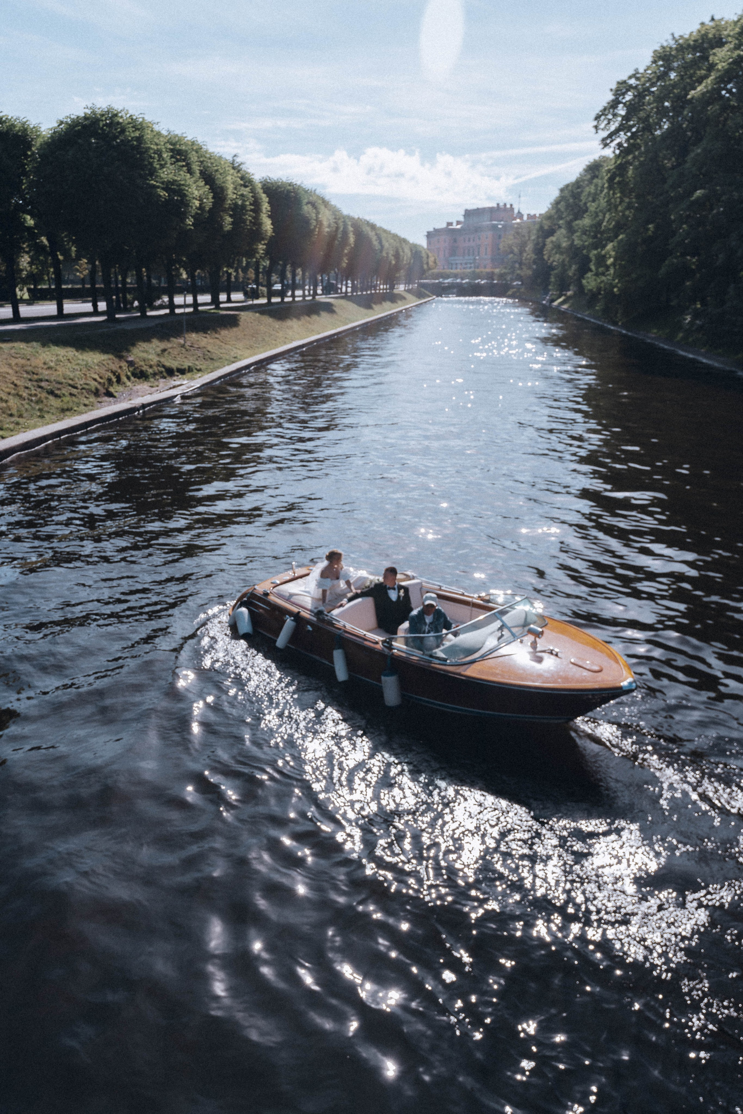 СВАДЕНБНАЯ СЬЕМКА НА КАТЕРЕ ПО КАНАЛАМ САНКТ-ПЕТЕРБУРГА И В АКВАТОРИИ НЕВЫ. Профессиональный фотограф, Санкт-Петербург — Виктория Богомолова