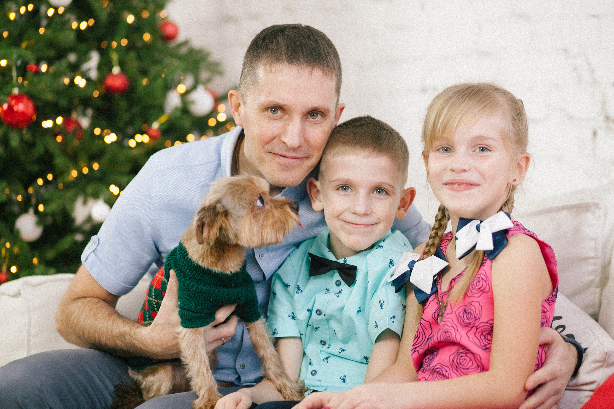 новый год семейная фотосессия елочка  семья папа мальчик девочка