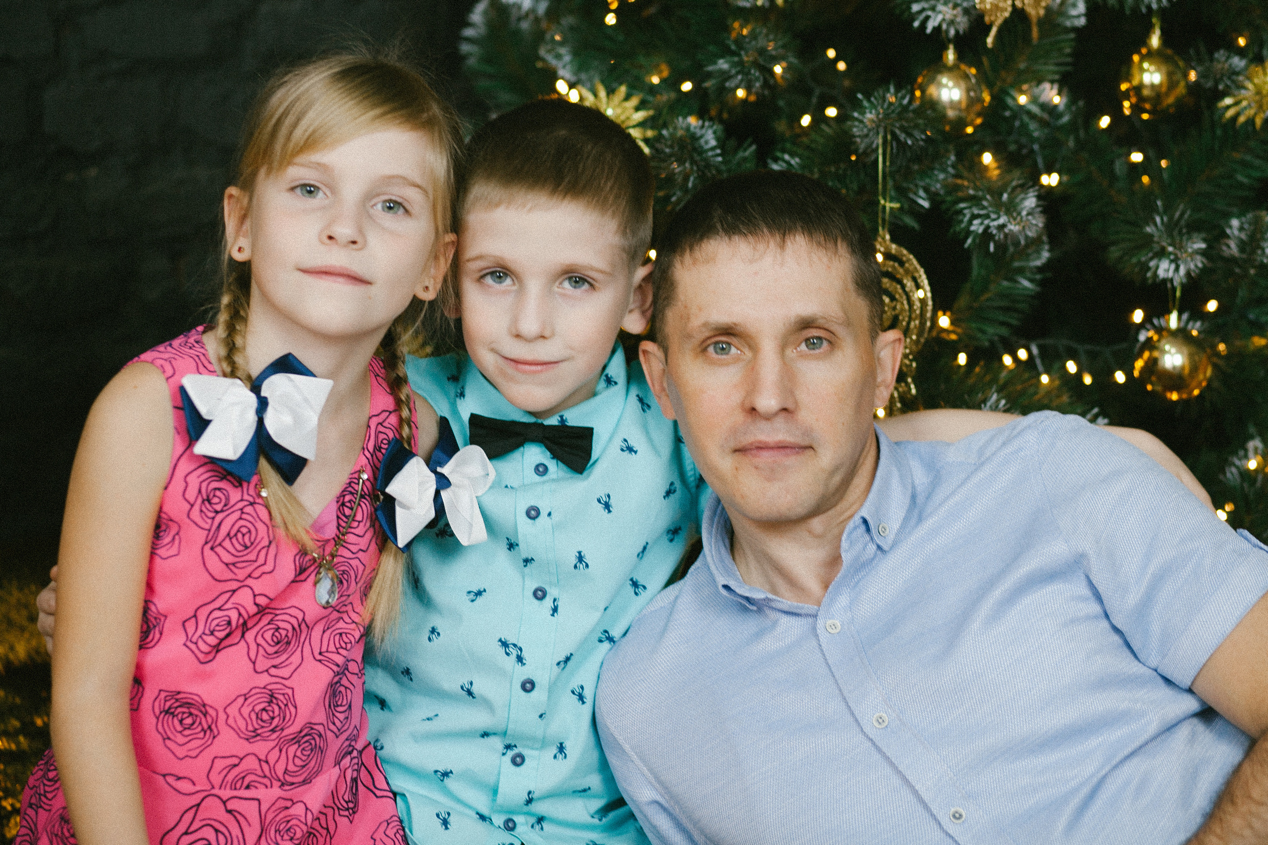  новый год семейная фотосессия елочка  папа сын дочь