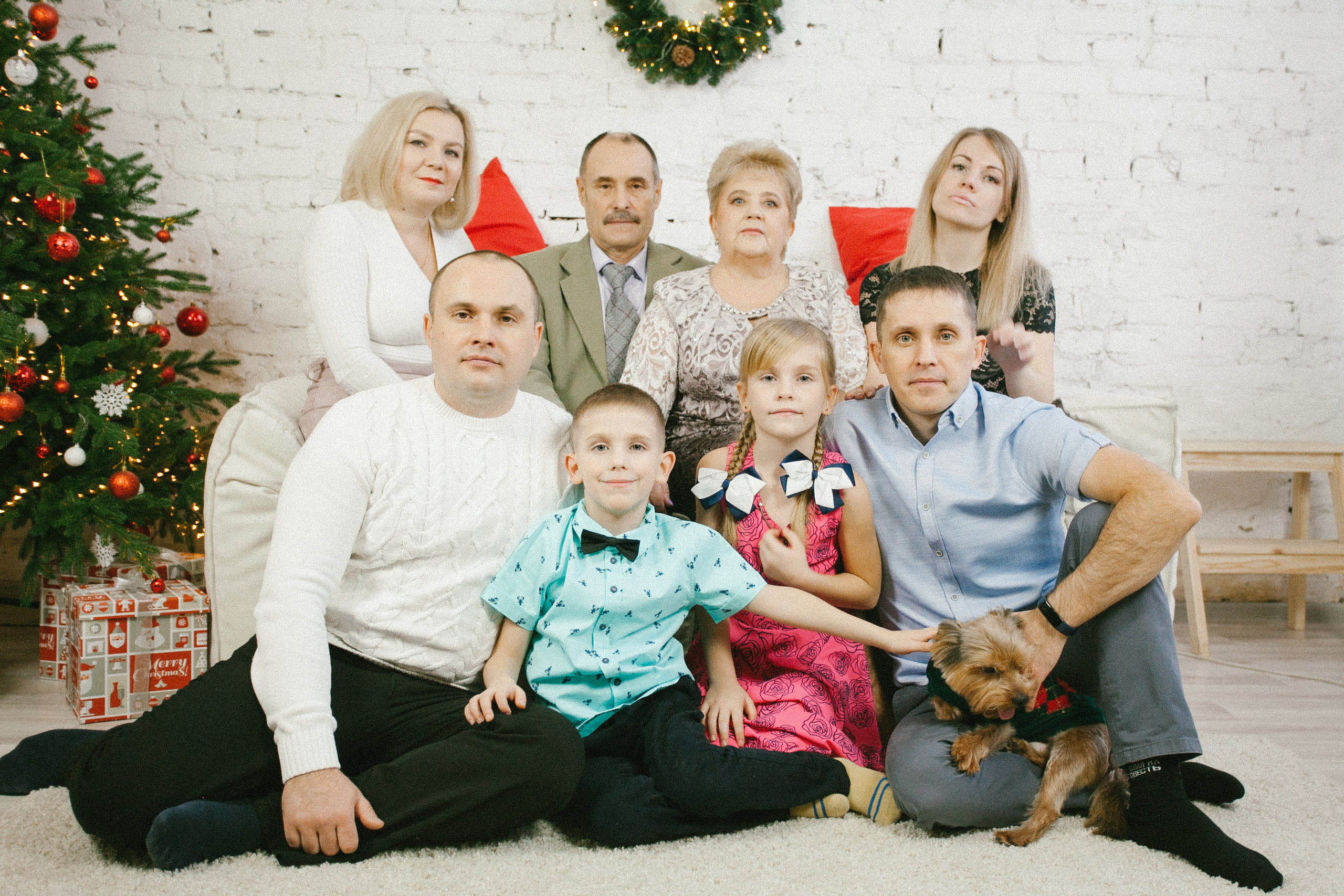  новый год семейная фотосессия в студии елочка большая семья