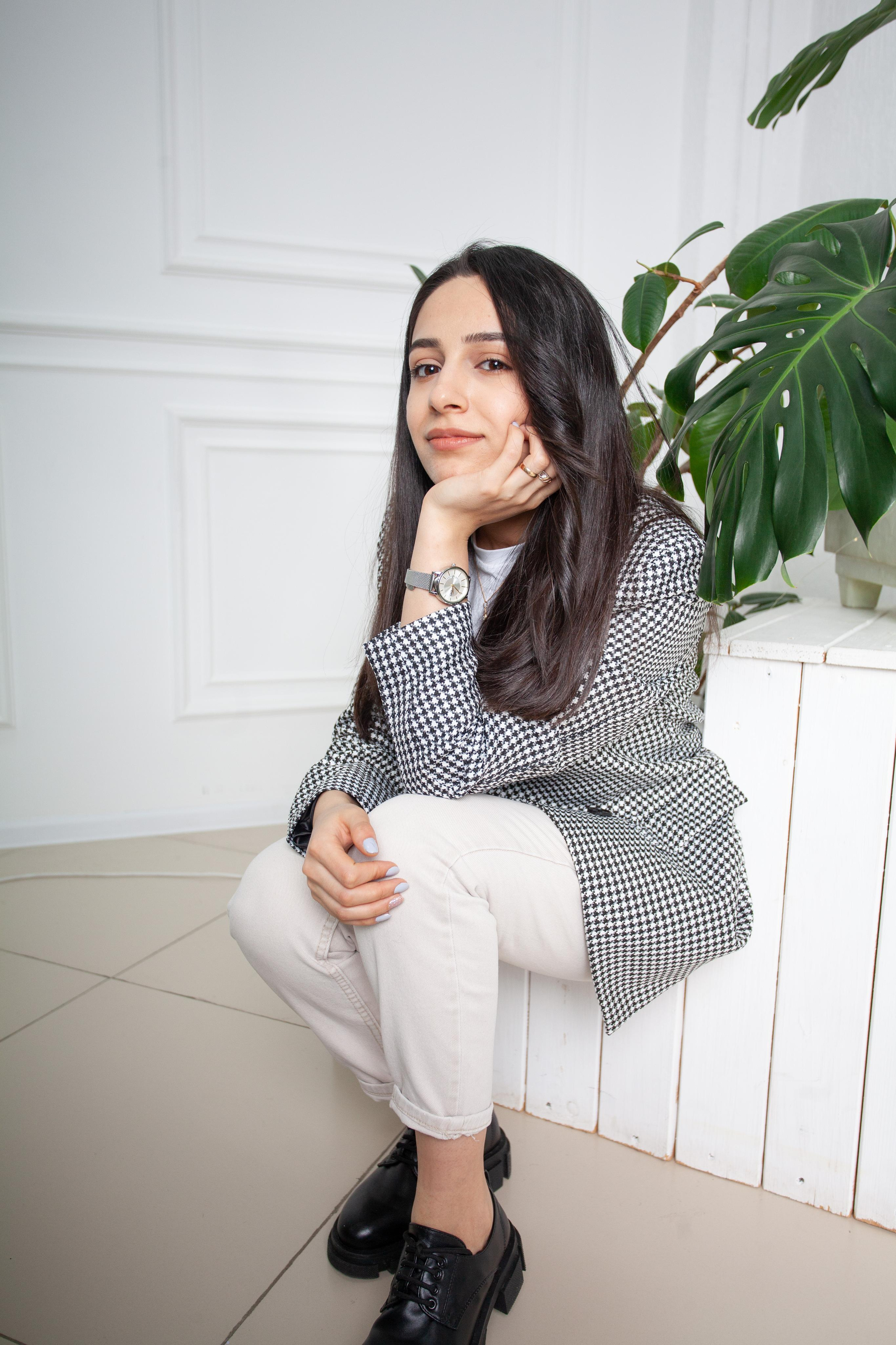 фотосессия в студии красивая восточная девушка 