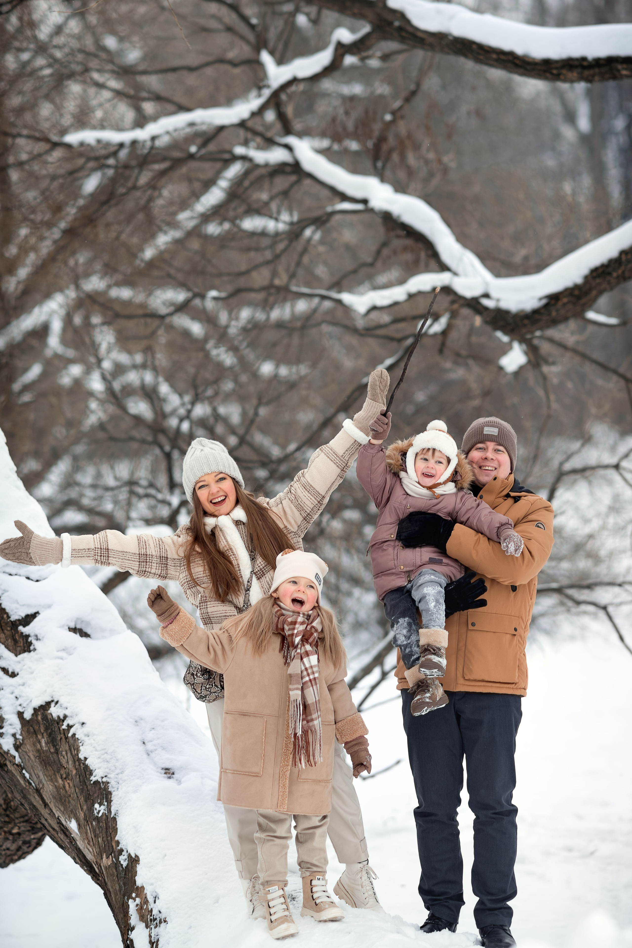Зимняя семейная фотосессия в парке. Фотограф Юлия Кондратьева