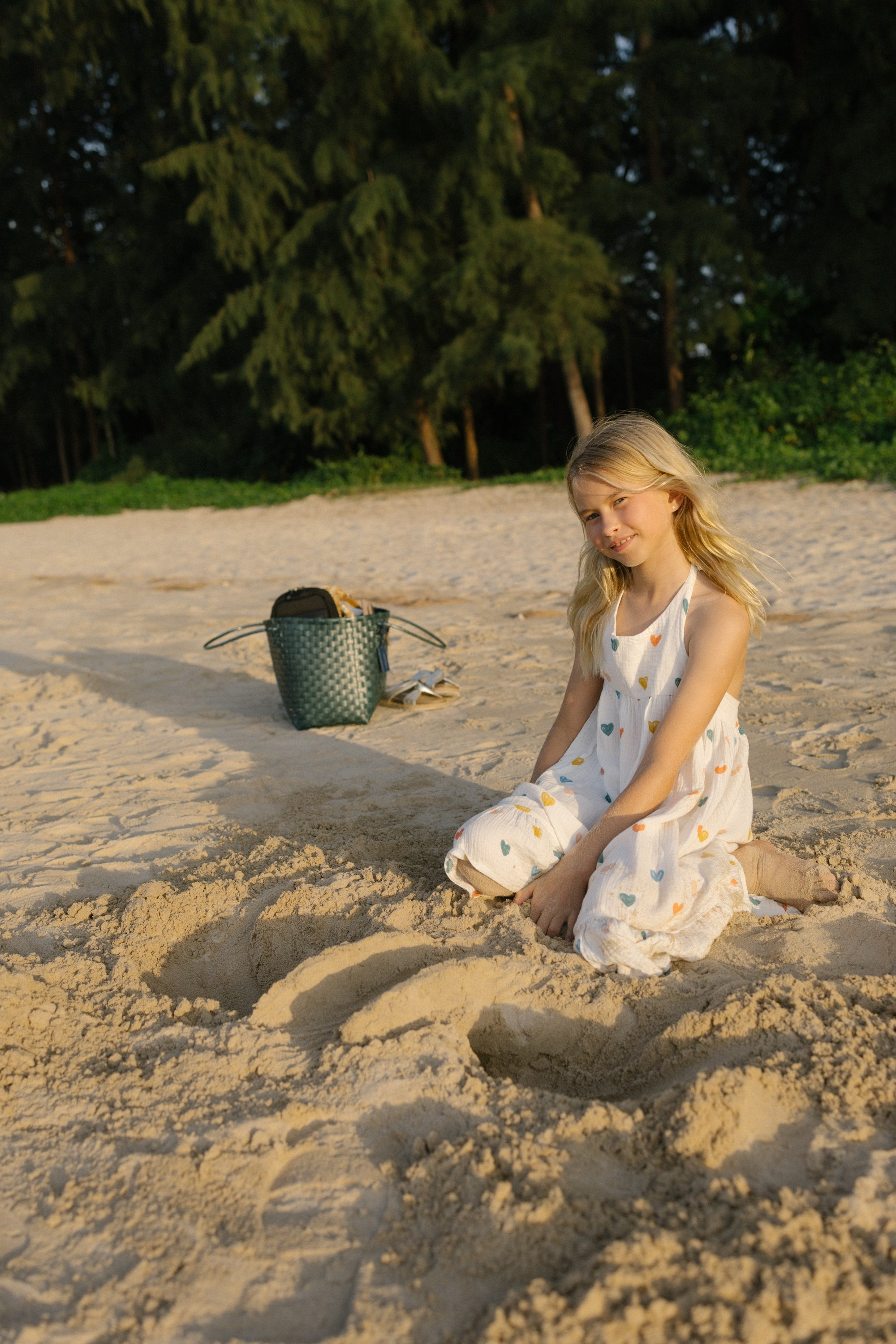 Family photoshoot in Phuket, Thailand. Fedor Lemeshko — Destination Wedding and Family Lifestyle photographer