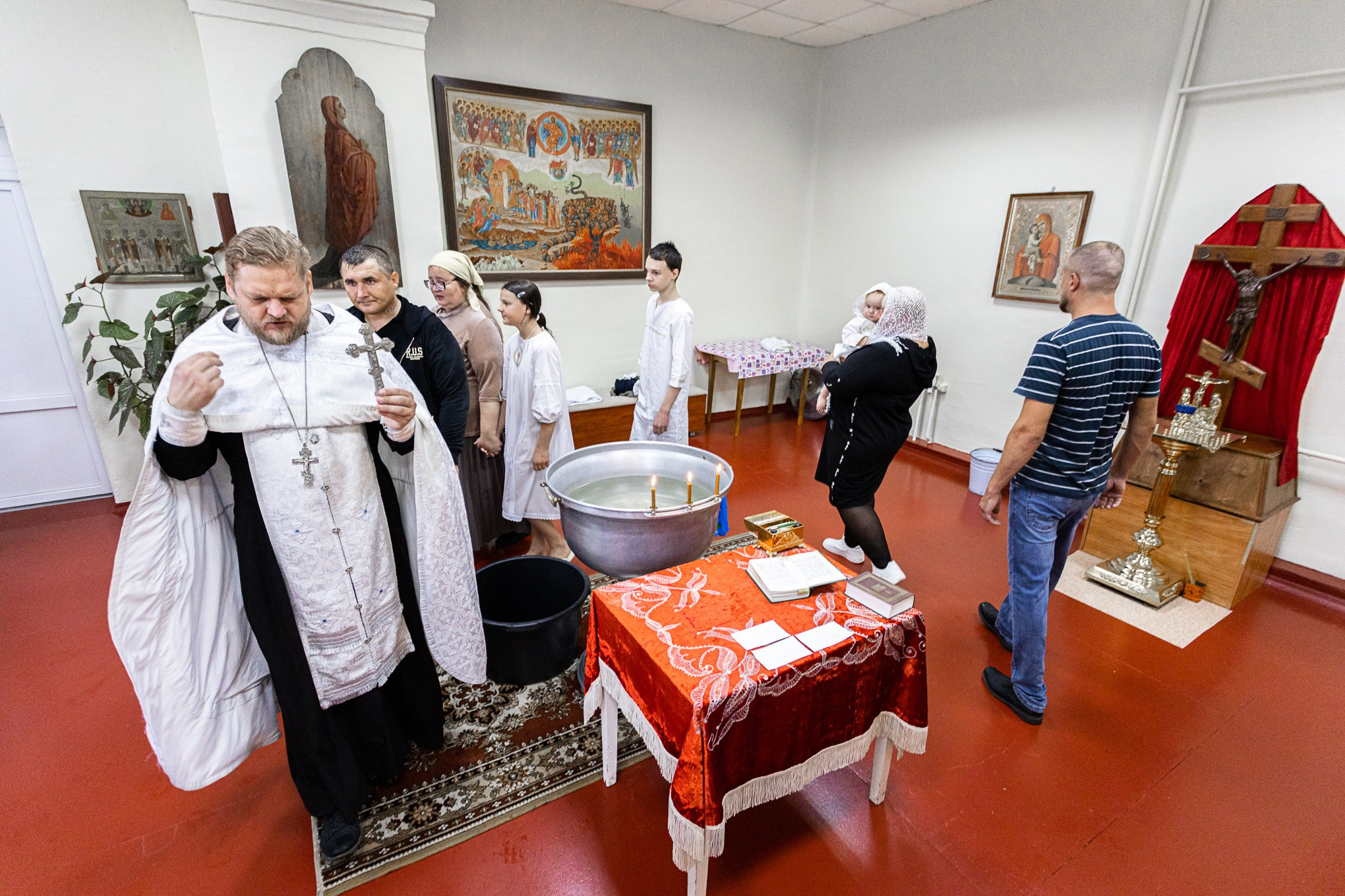 Свадьба, роспись в ЗАГСе, венчание, крещение, выписка из роддома — фотосъёмка. Визуальная упаковка брендов и проектов через фото и видеопроизводство