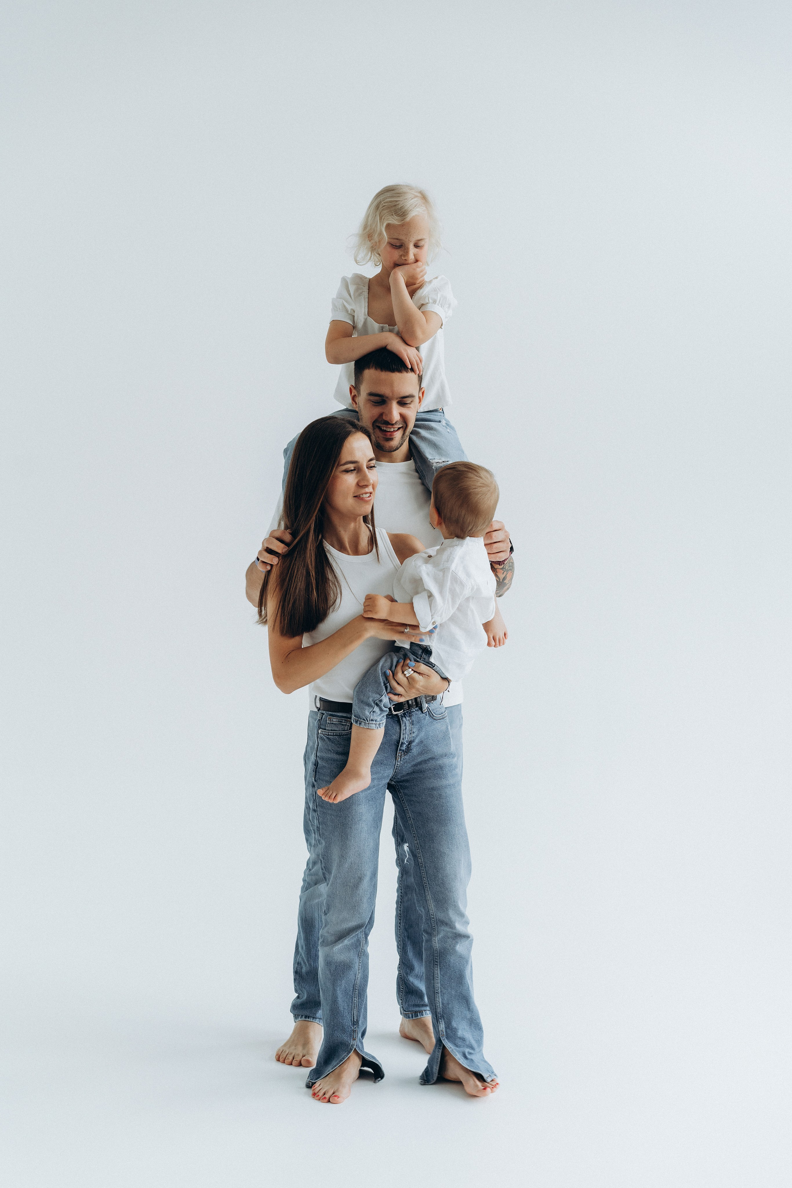 Семейная история на циклораме. Семейный фотограф в Москве Анастасия Скоголева