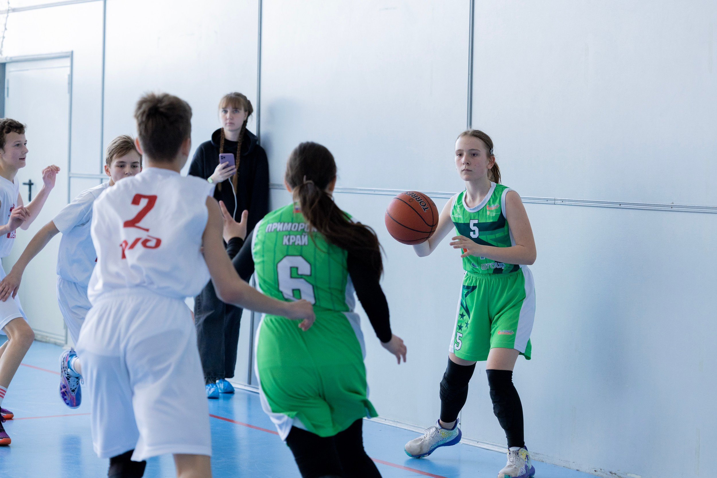 Соревнования по баскетболу среди школьников. Репортажный и портретный фотограф в Владивостоке