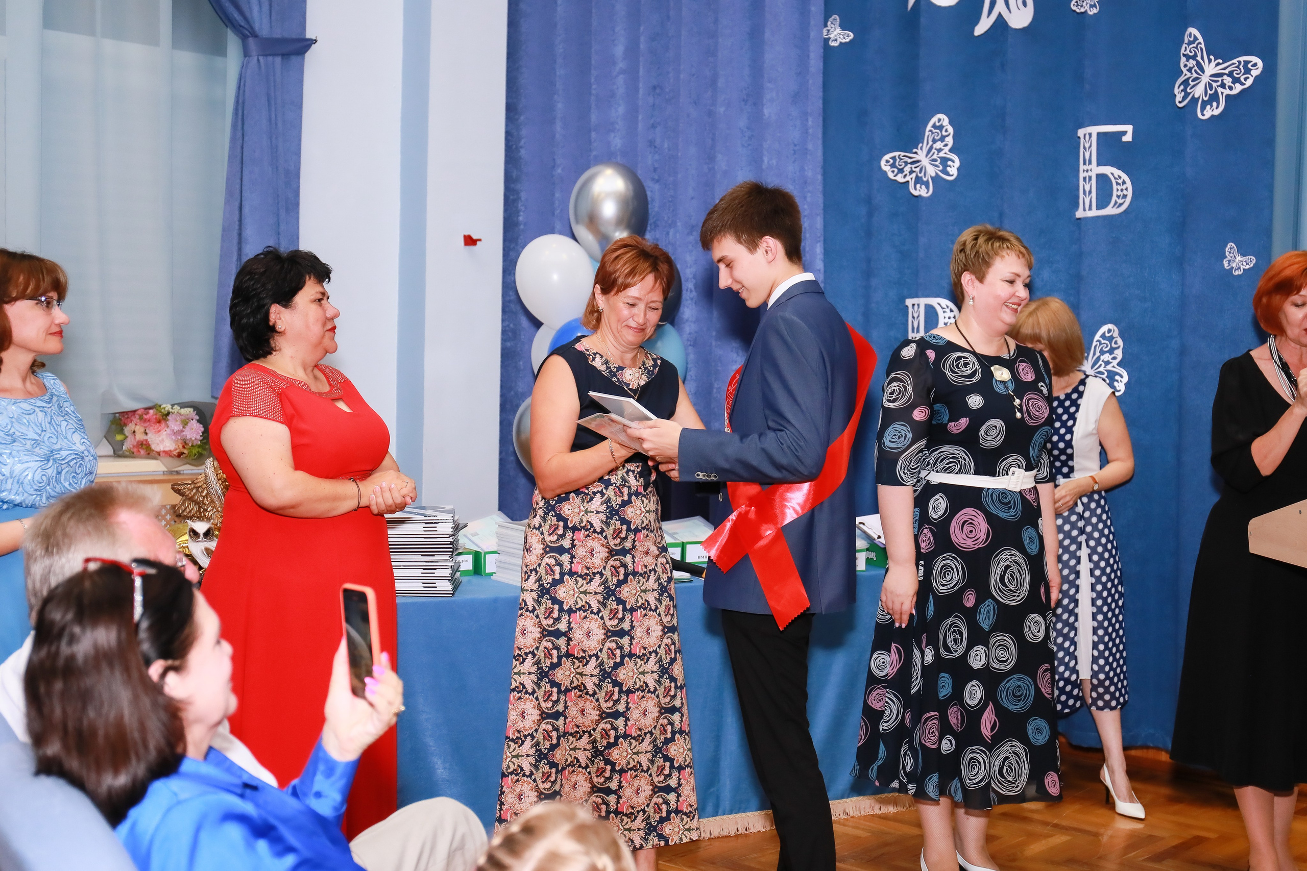 Вручение аттестатов (СОШ 101). Детский семейный фотограф Краснодар