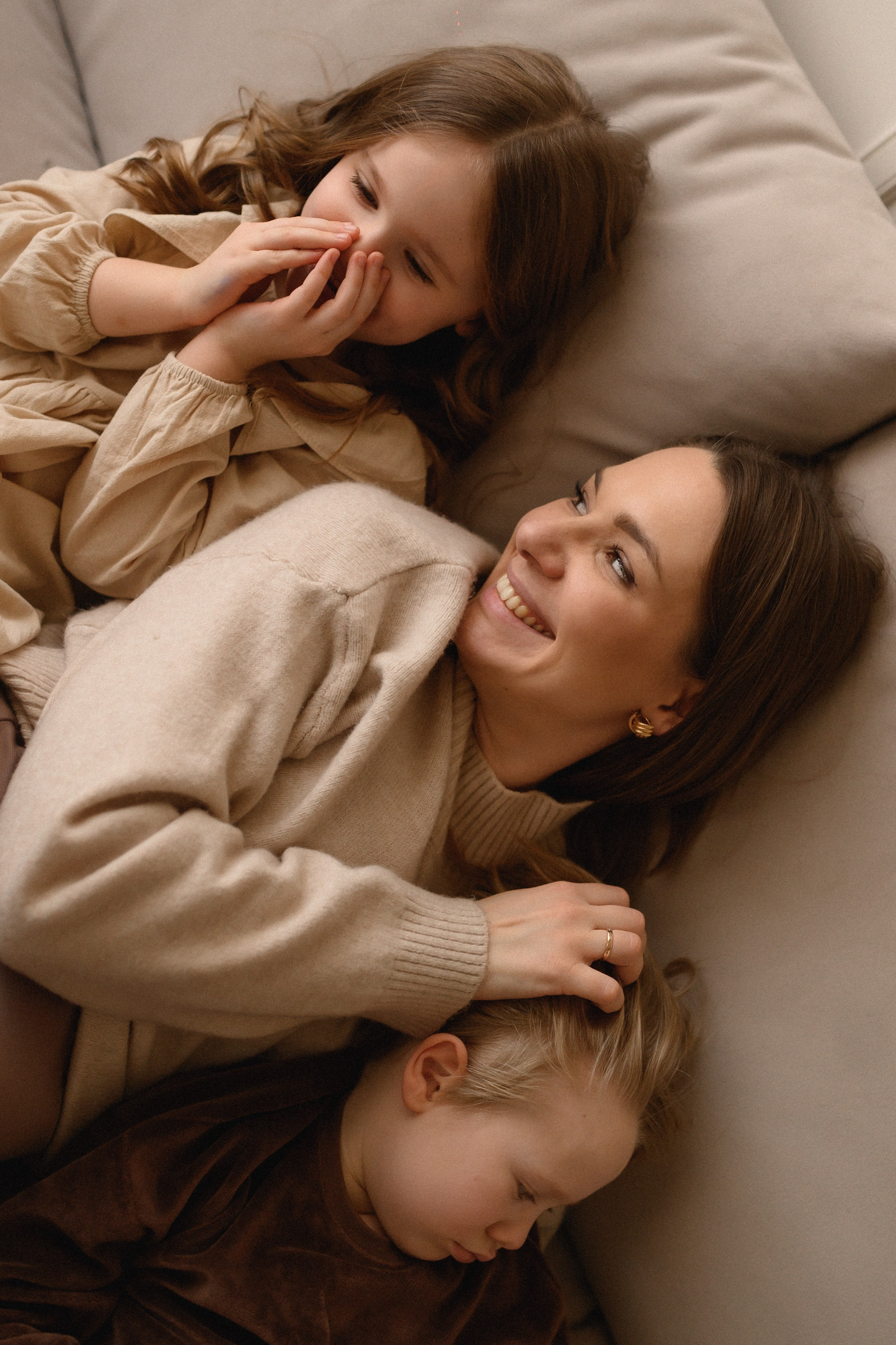 Валентин, Ирина, Евсей, Кира и Агата дома. Семейный и свадебный lifestyle-фотограф в Москве Мария Петрова