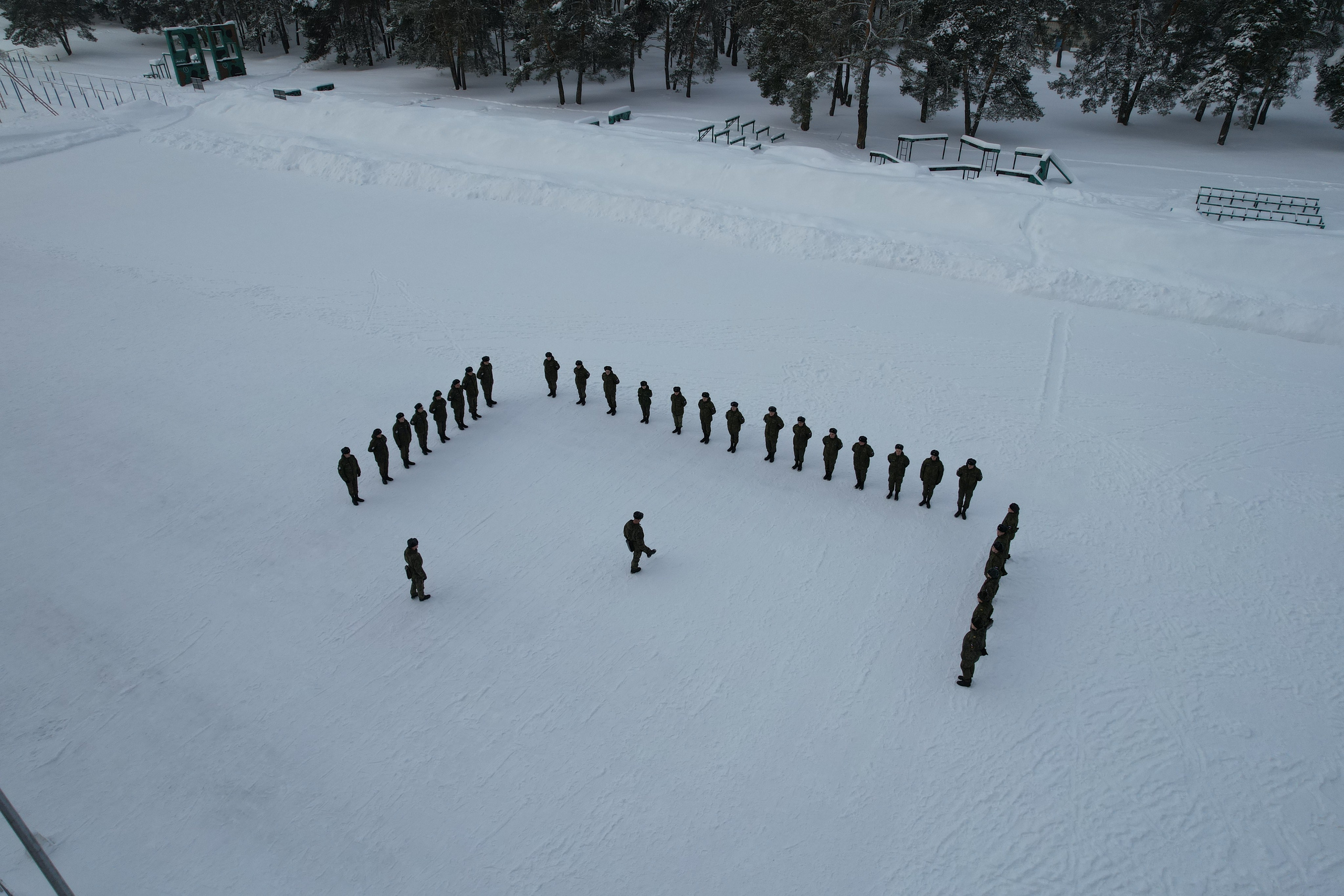 Построение кадетов во время зимних полевых учений.