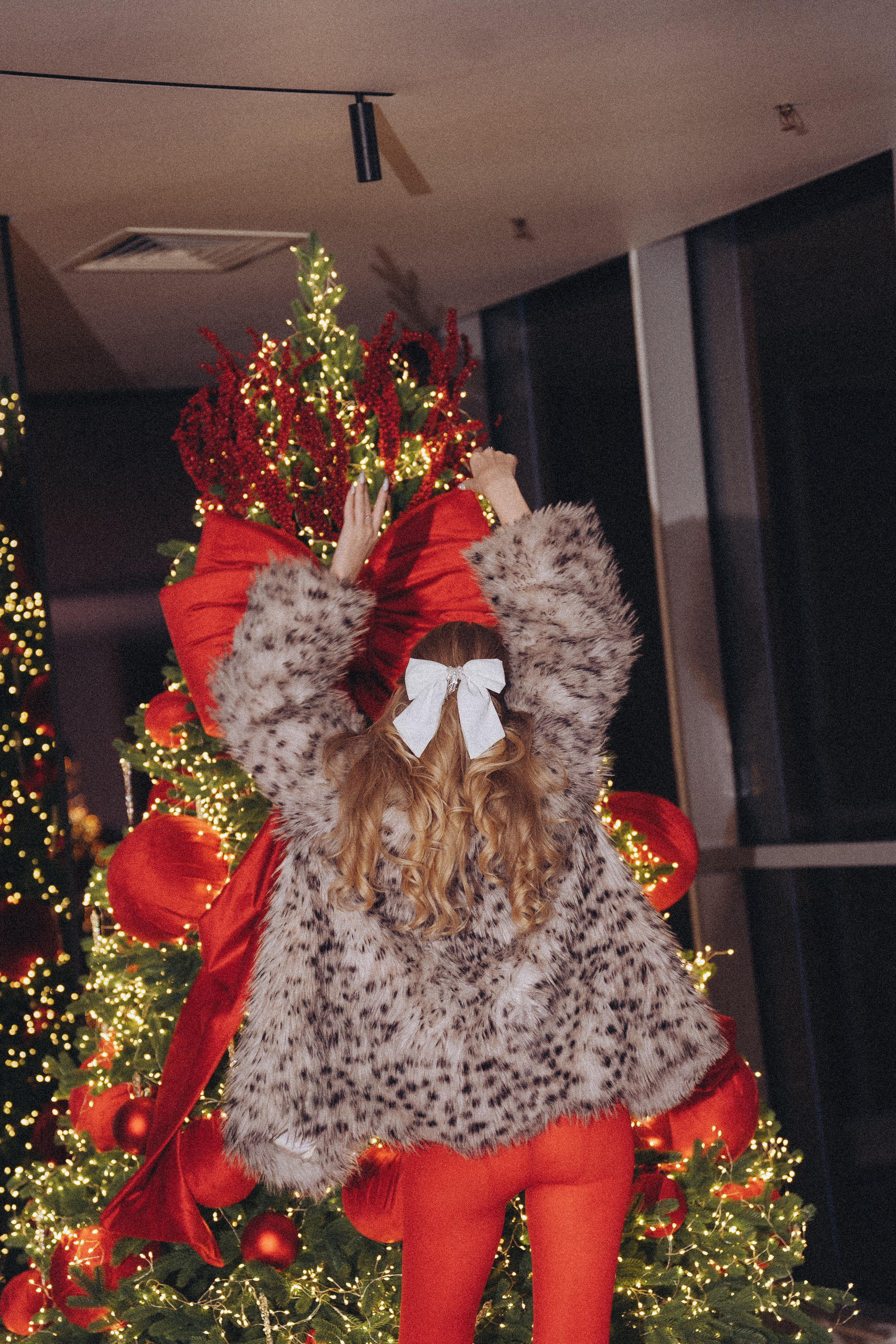 ФОТОСЕССИЯ К НОВОМУ ГОДУ В СТУДИИ С ЕЛОЧКОЙ КРАСИВЫЙ ОБРАЗ. Профессиональный фотограф, Санкт-Петербург — Виктория Богомолова