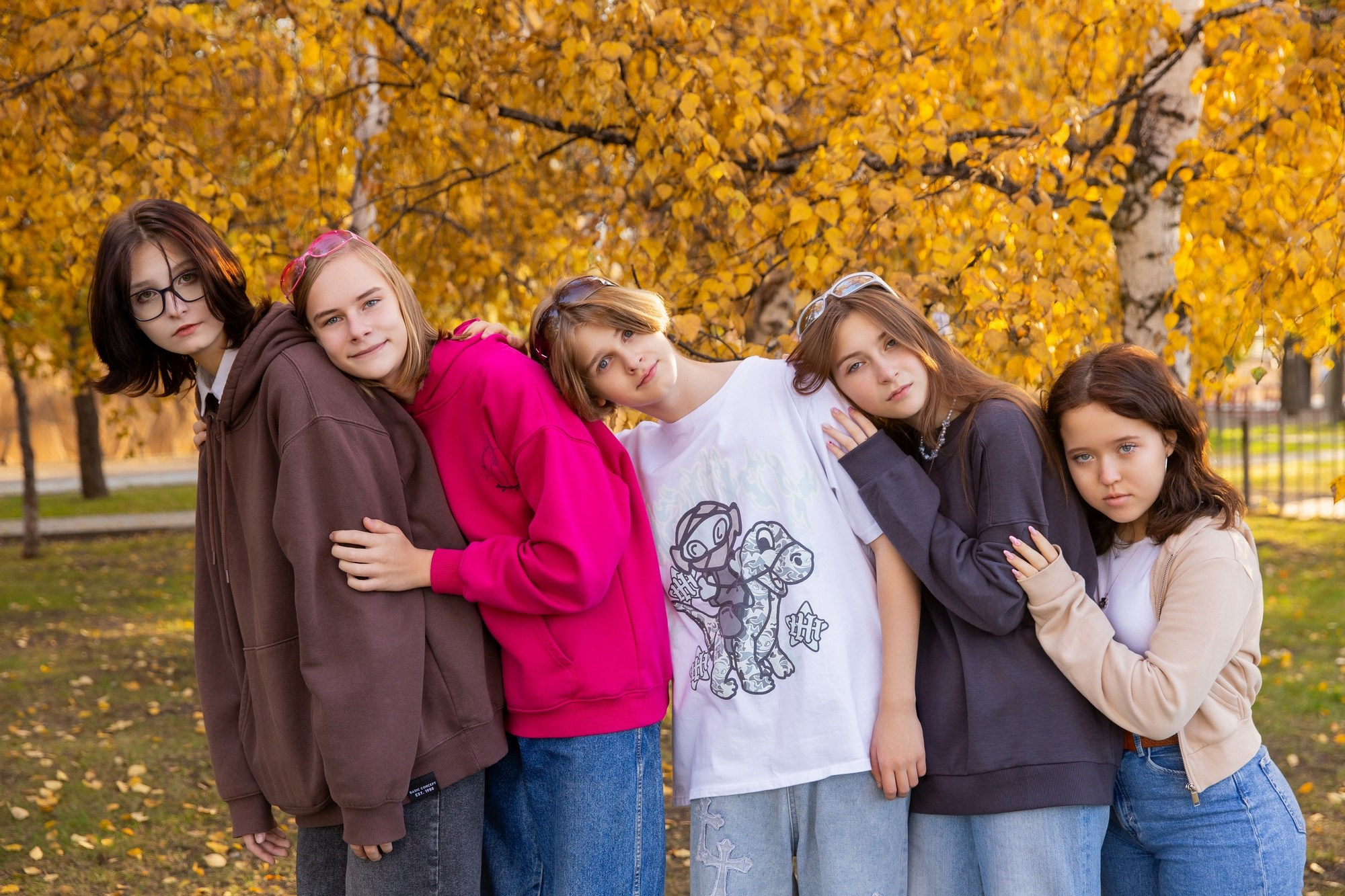 Осенняя фотосессия на Ярыгинской набережной. 9 лицей 9а. СИГМА | Студия выпускных альбомов Красноярск