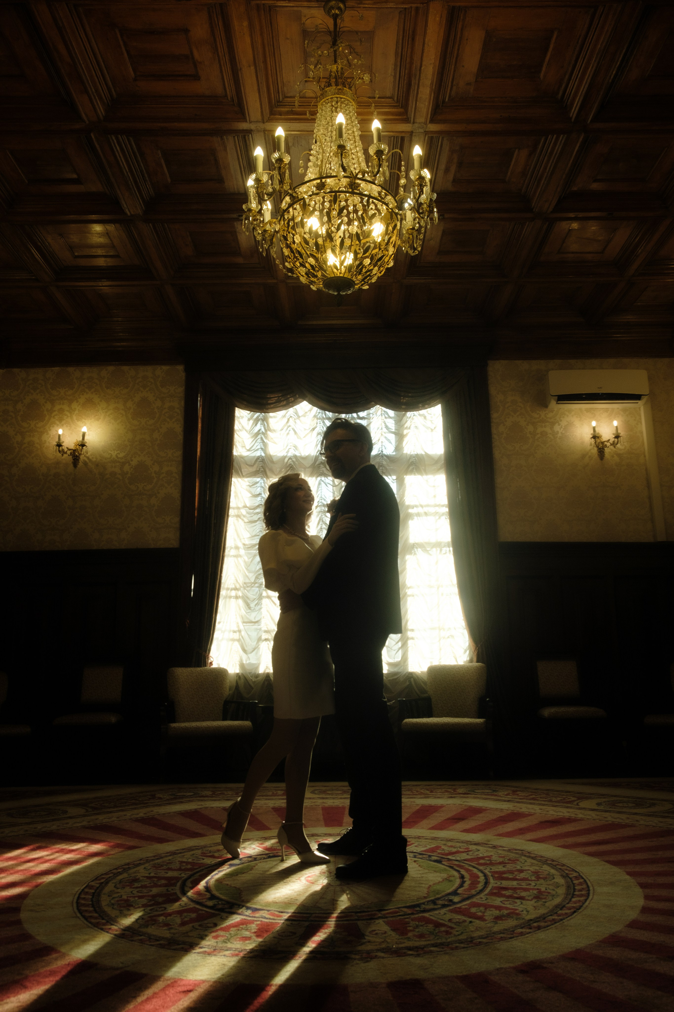 ЗАГС Петроградского района г. Санкт-Петербург - фотосессия молодожёнов в гостиной перед регистрацией. Фотограф Александр Шведов