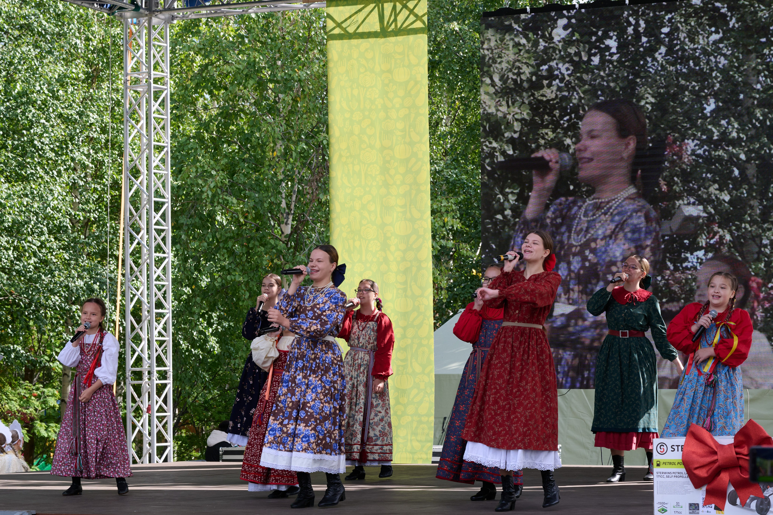Праздник урожая в Сургуте: кадры, полные тепла и вдохновения. Студия по производству фото и видеоконтента «АППЕРТУРА»