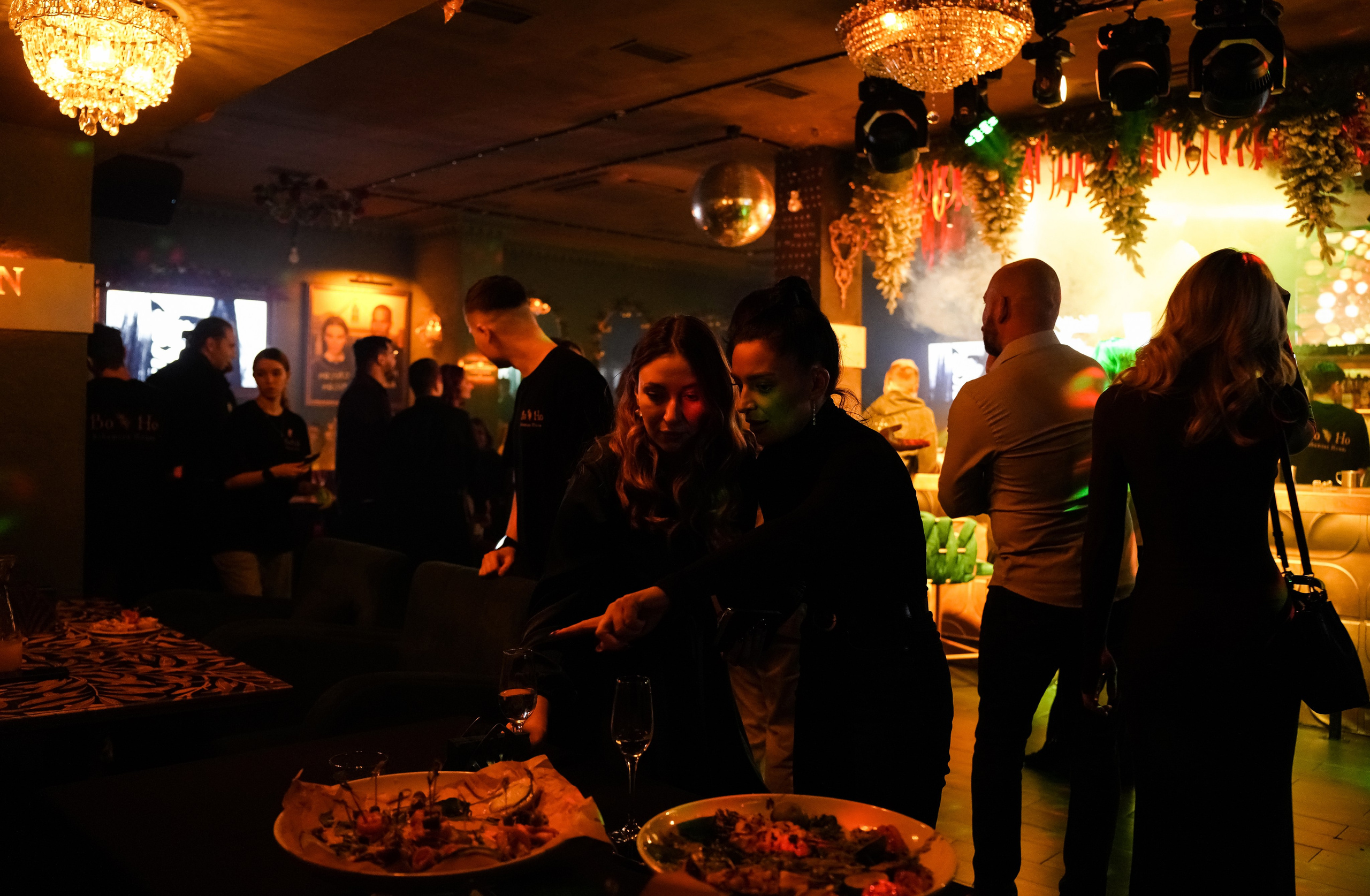 EVENT-туса в караоке. Свадебный фотограф и видеограф в Ростове-на-Дону. Максим и Наталья Лебедевы