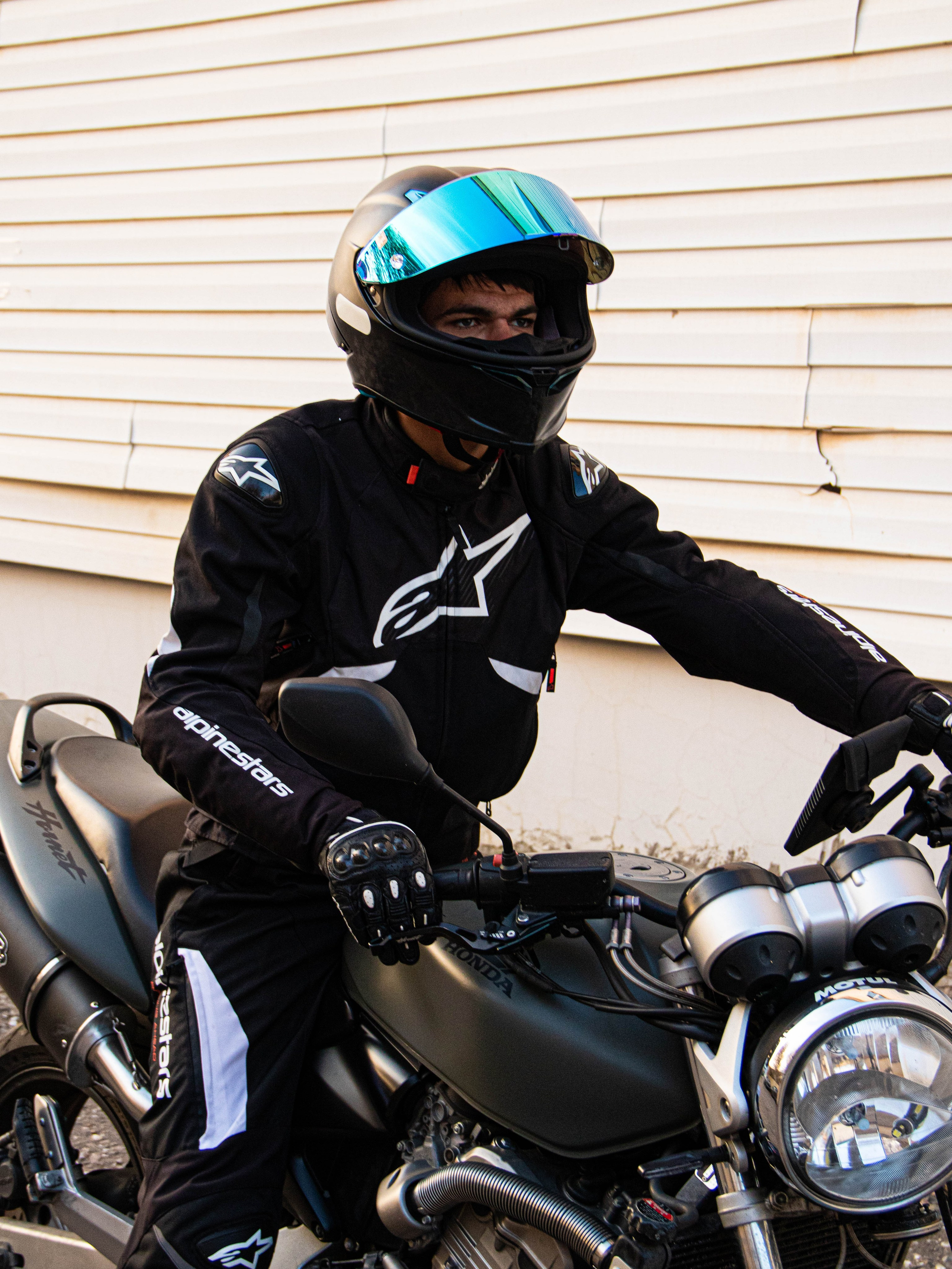 Мотоциклетный шлем. «Матрица»