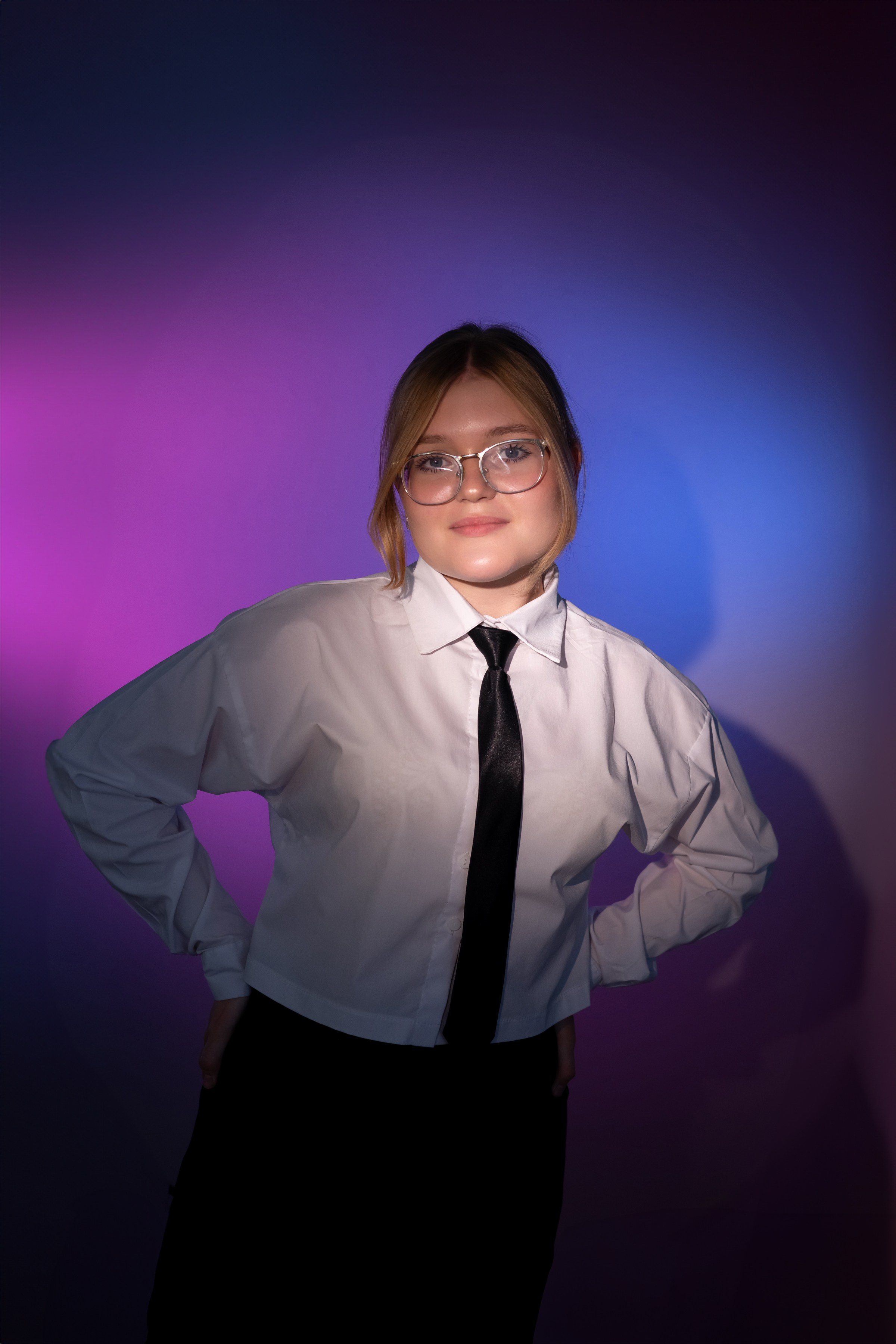 В школе, портреты с цветной подсветкой. Ольга Плаксина фотограф в Саратове