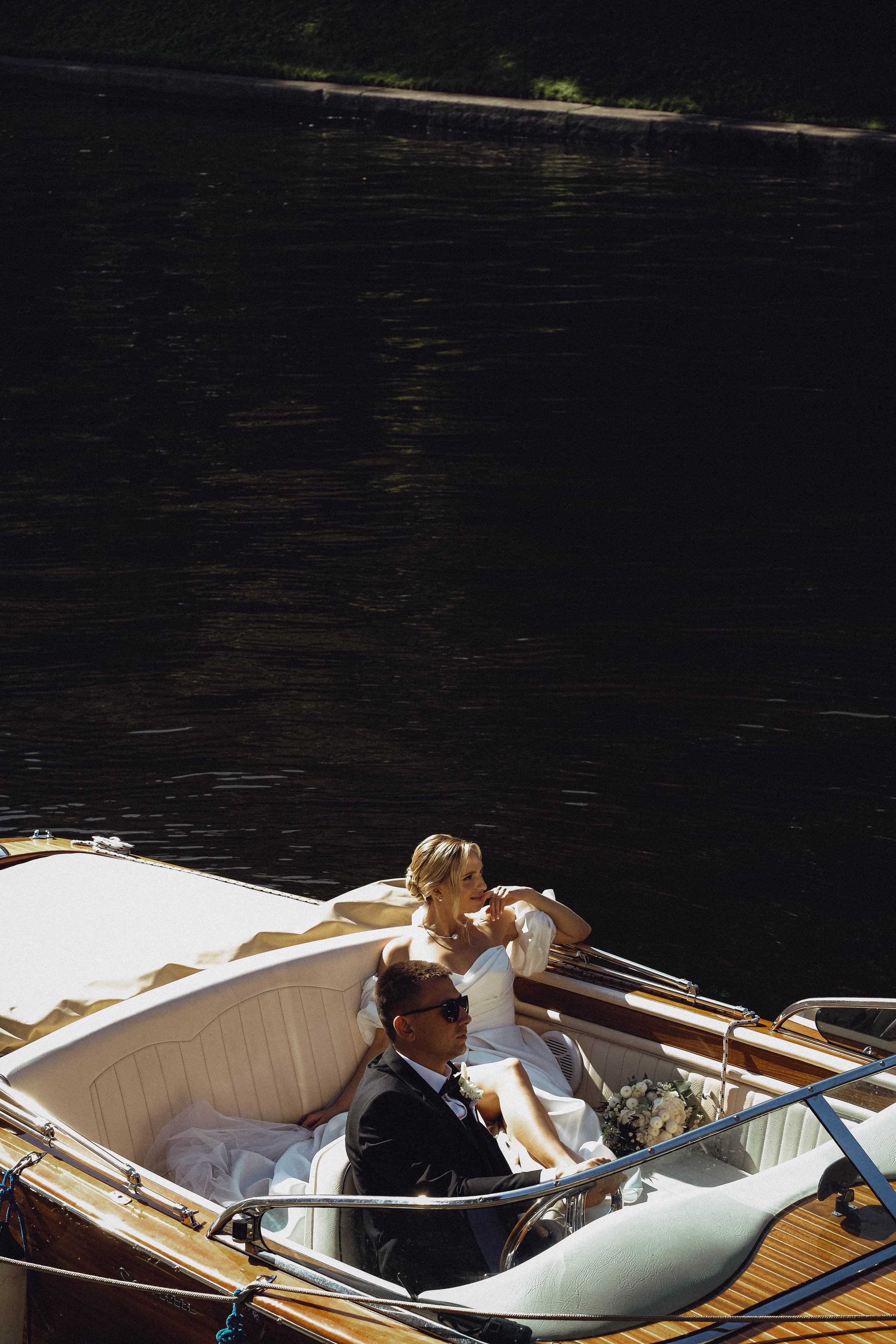 СВАДЕБГНАЯ ПРОГУЛКА ПО КАНАЛ САНКТ-ПЕТЕРБУРГА НА КАТЕРЕ. Профессиональный фотограф, Санкт-Петербург — Виктория Богомолова