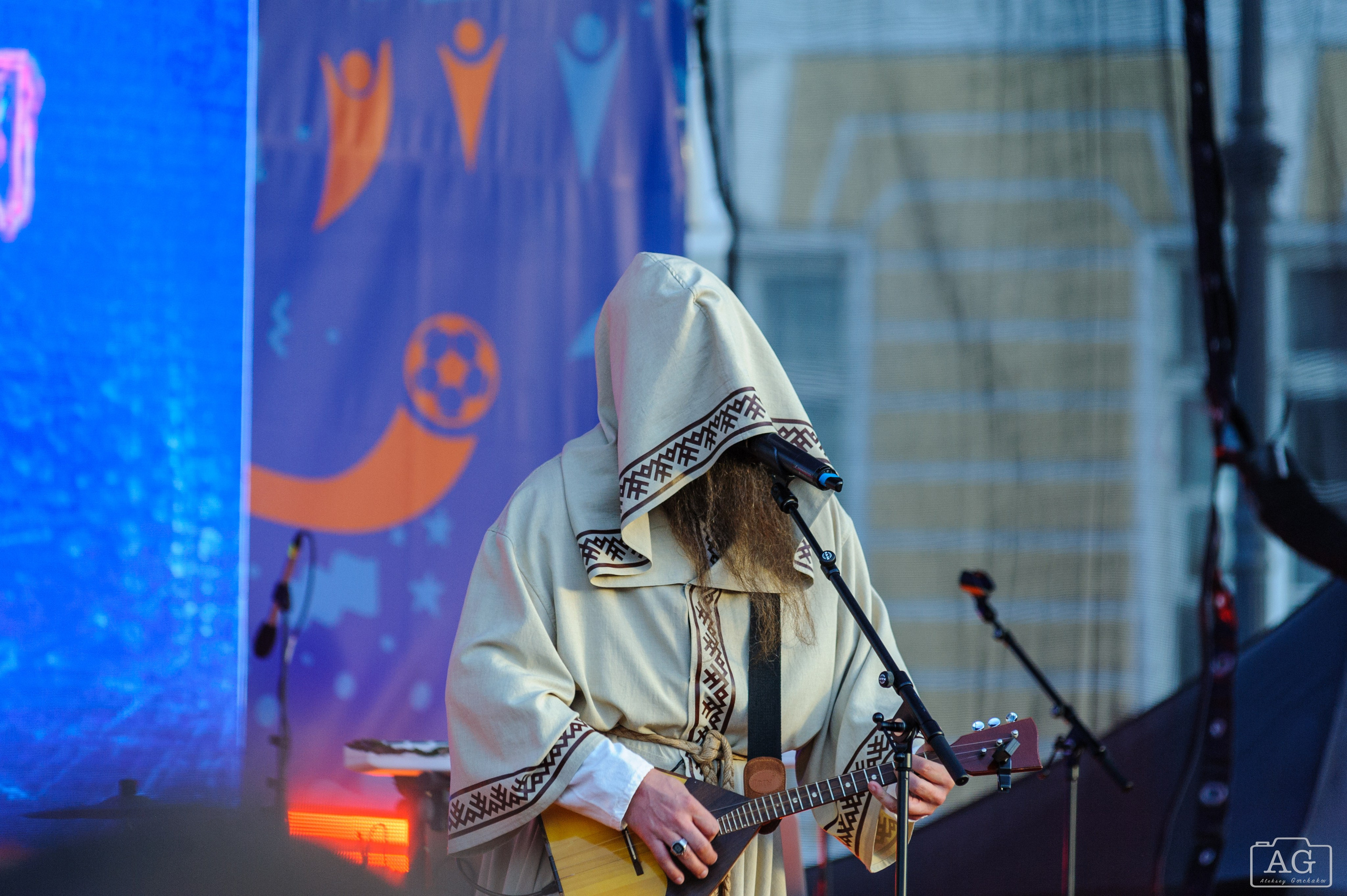 Нейромонах Феофан на открытой тренировке ФК «Зенит». Алексей Горчаков. Фотограф на ваш праздник