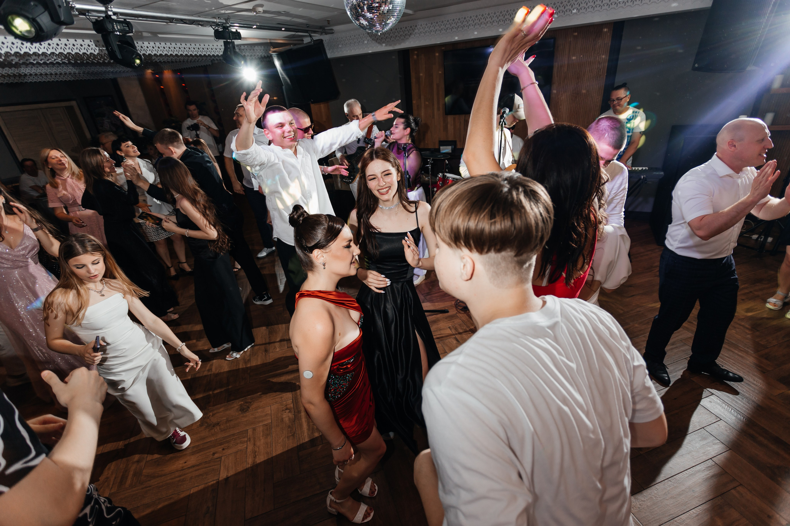 Выпускной 11 «А». Школа № 42. Свадебный фотограф в Краснодаре Николай Крауз