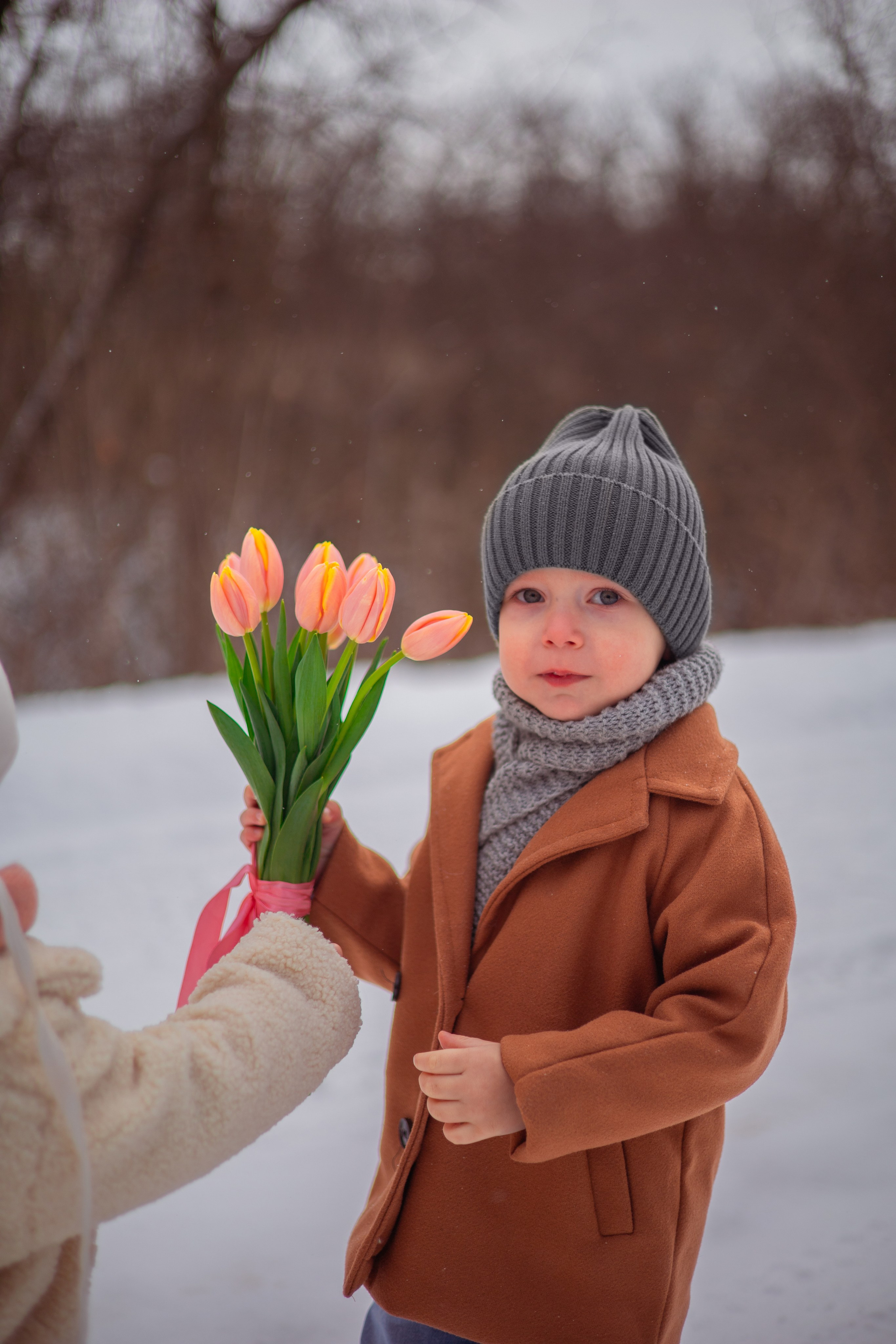 Даня и Поля тюльпаны. Семейный и детский фотограф в Михайловке Татьяна Лестьева