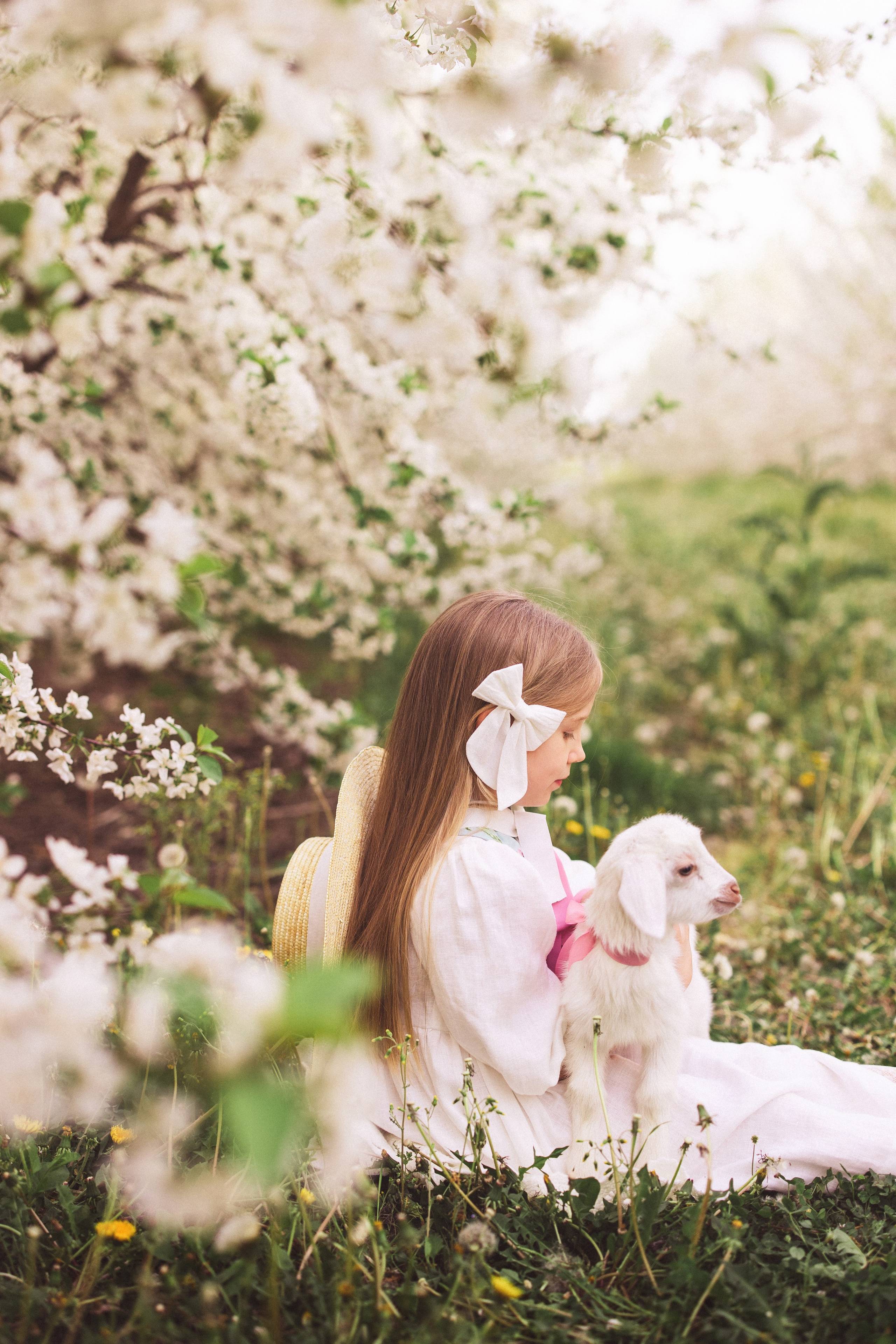 Фотосессия в цветущем саду с козочкой. Семейный и детский фотограф в Краснодаре Анна Трашкова