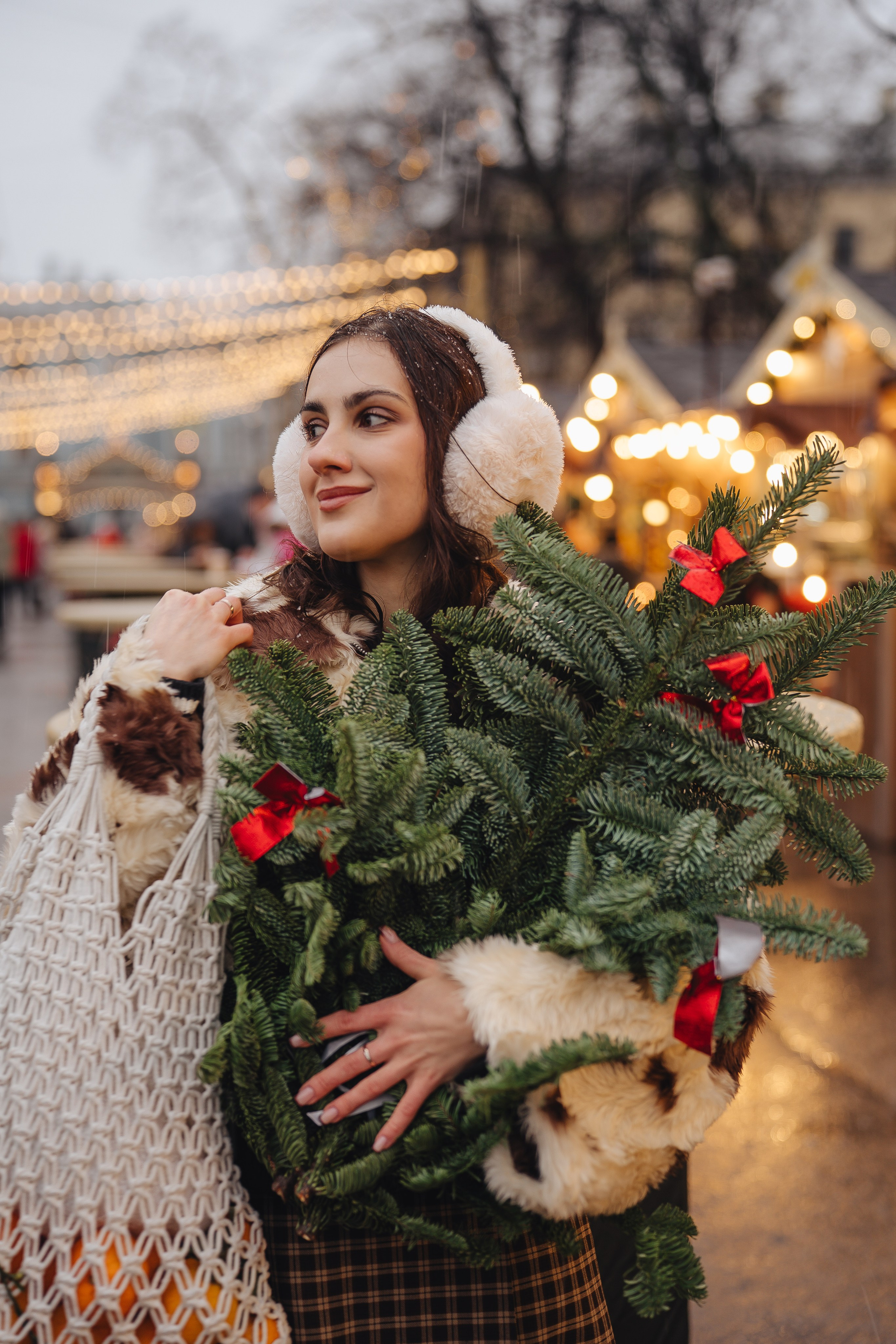 ПРОГУЛКА НА МАНЕЖНОЙ ПЛОЩАДИ ДЛЯ ДЕВУШКИ ПЕРЕД НОВЫМ ГОДОМ (НОВОГОДНЯЯ ФОТОСЕССИИЯ НА МАНЕЖНОЙ ПЛОЩАДИ). Профессиональный фотограф, Санкт-Петербург — Виктория Богомолова