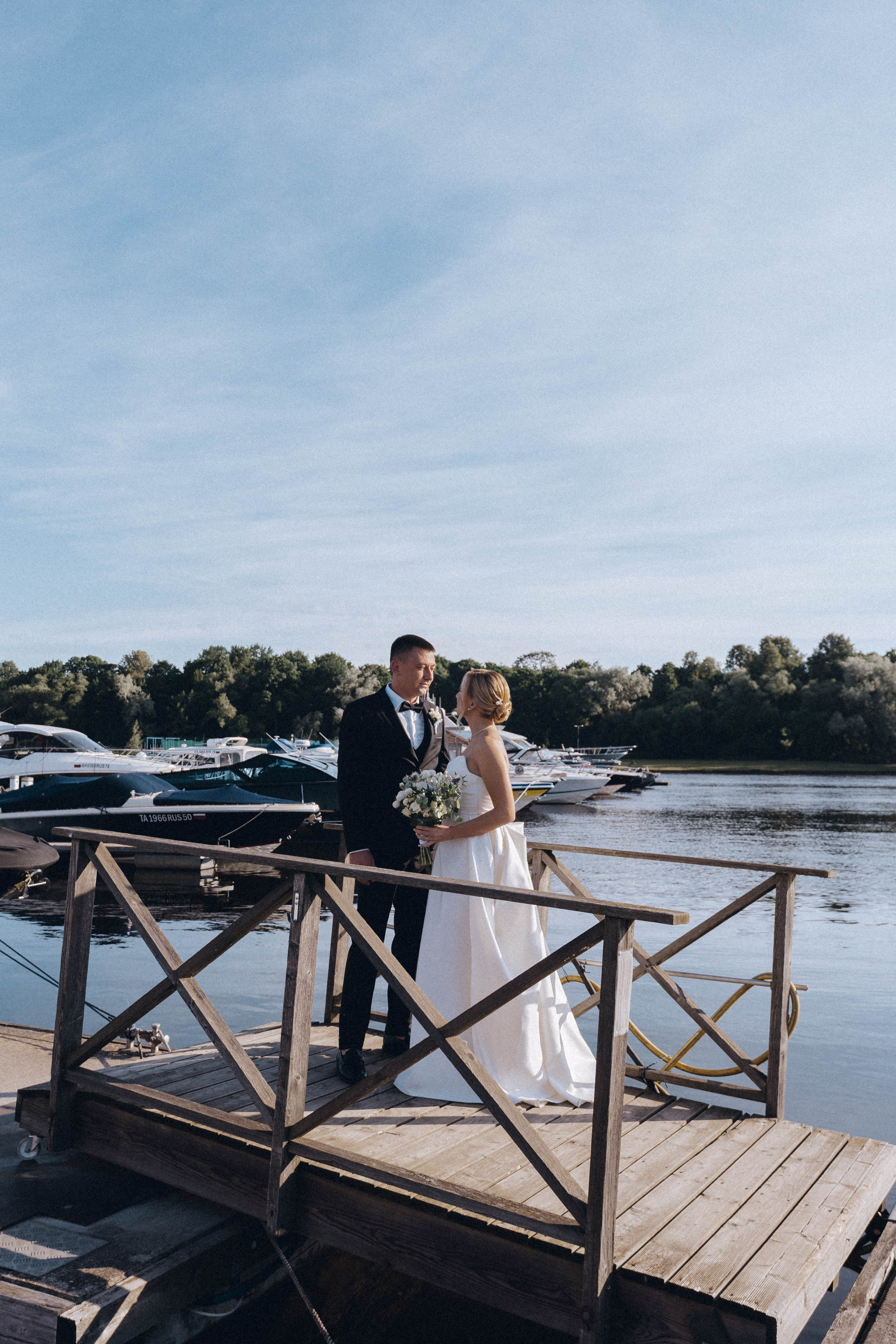 СВАДЕНБНАЯ СЬЕМКА НА КАТЕРЕ ПО КАНАЛАМ САНКТ-ПЕТЕРБУРГА И В АКВАТОРИИ НЕВЫ. Профессиональный фотограф, Санкт-Петербург — Виктория Богомолова