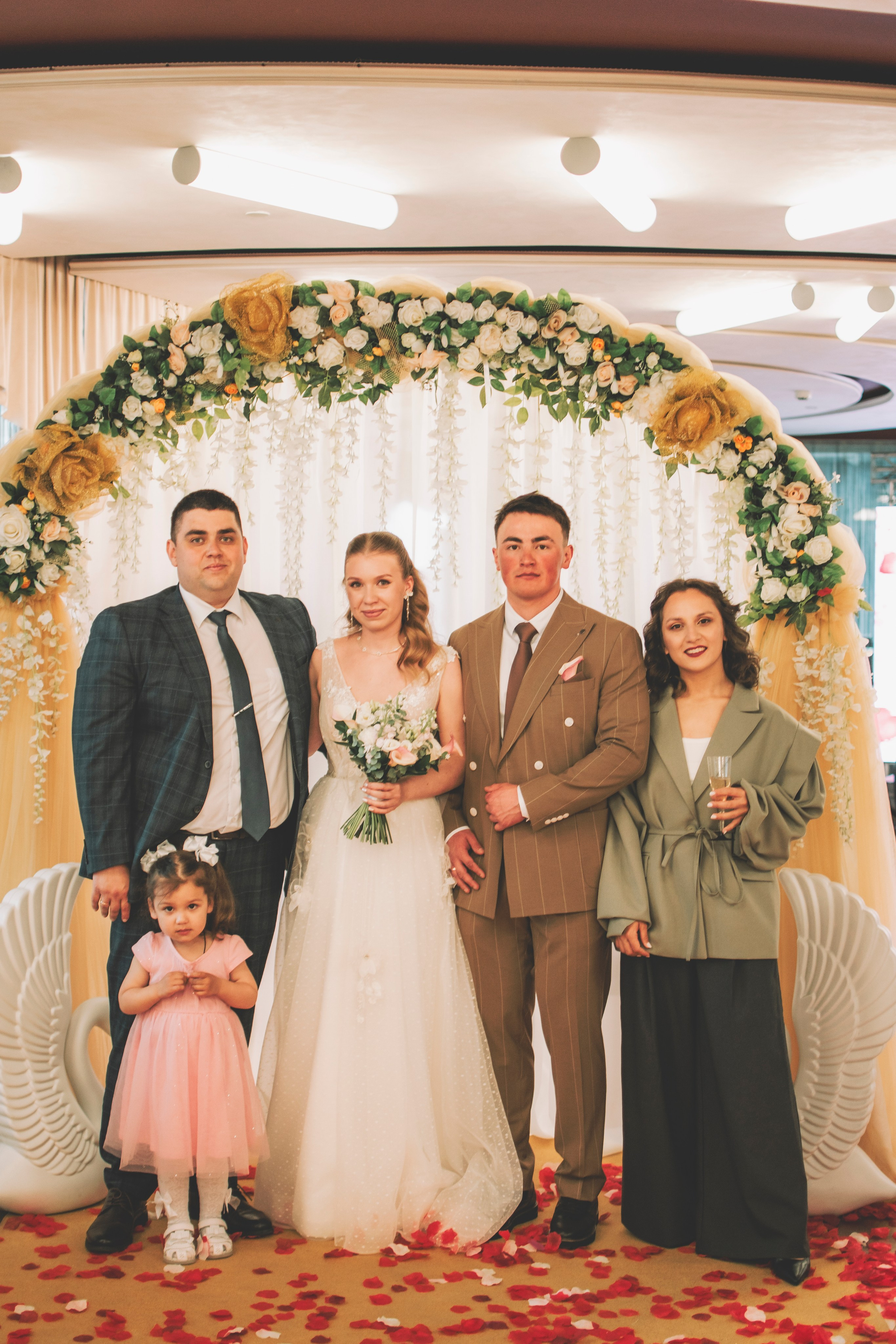 Альберт и Анастасия (Студийная фотосессия, роспись в ДК Нефтяник + фотосессия с гостями). Семейный и свадебный фотограф Губкинский и Ставрополь