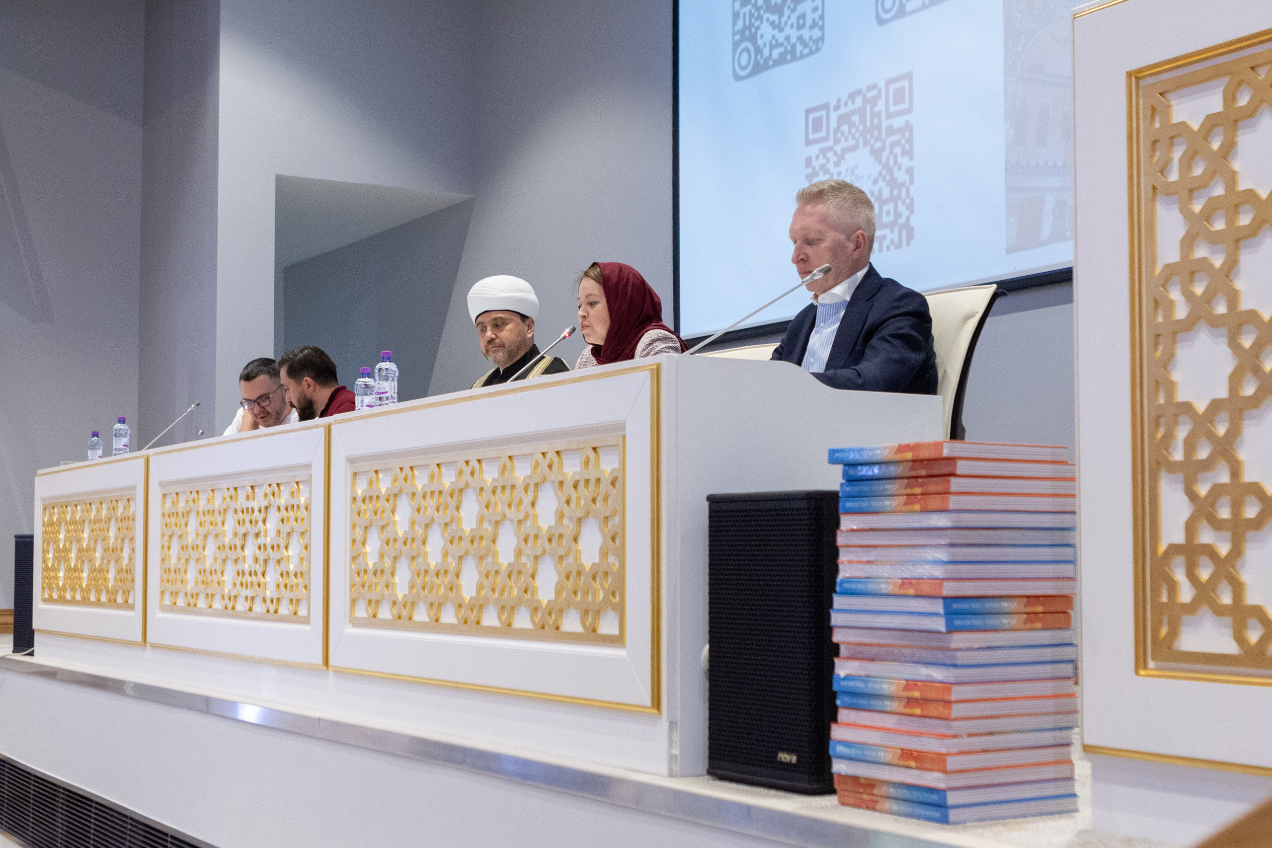 Репортаж с презентации книги — «Москва: город вязевый». Рекламный, предметный, репортажный, семейный фотограф и художник в Москве