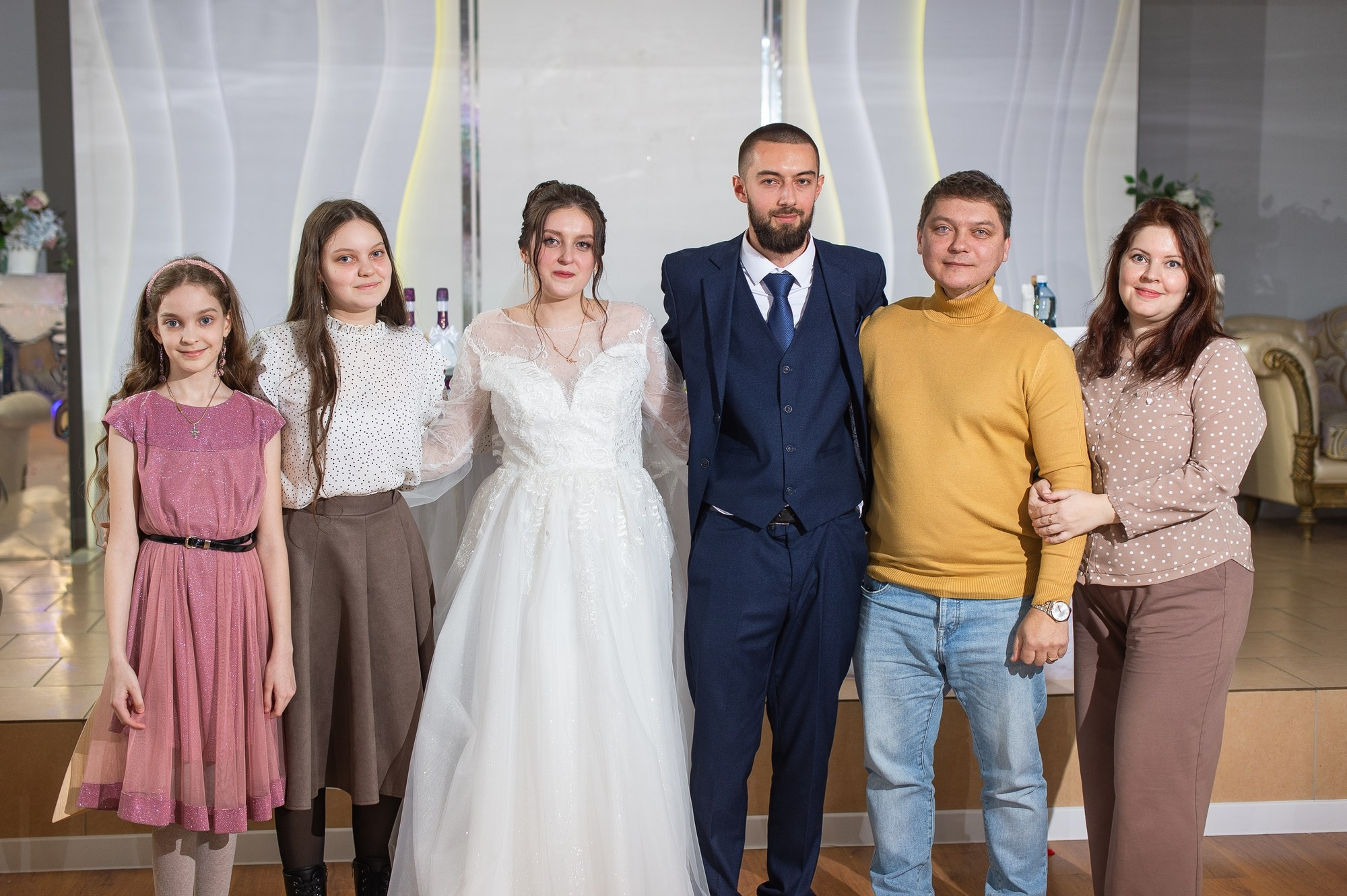 Студия и банкет. Свадебный и семейный фотограф в Омске Мормулев Михаил