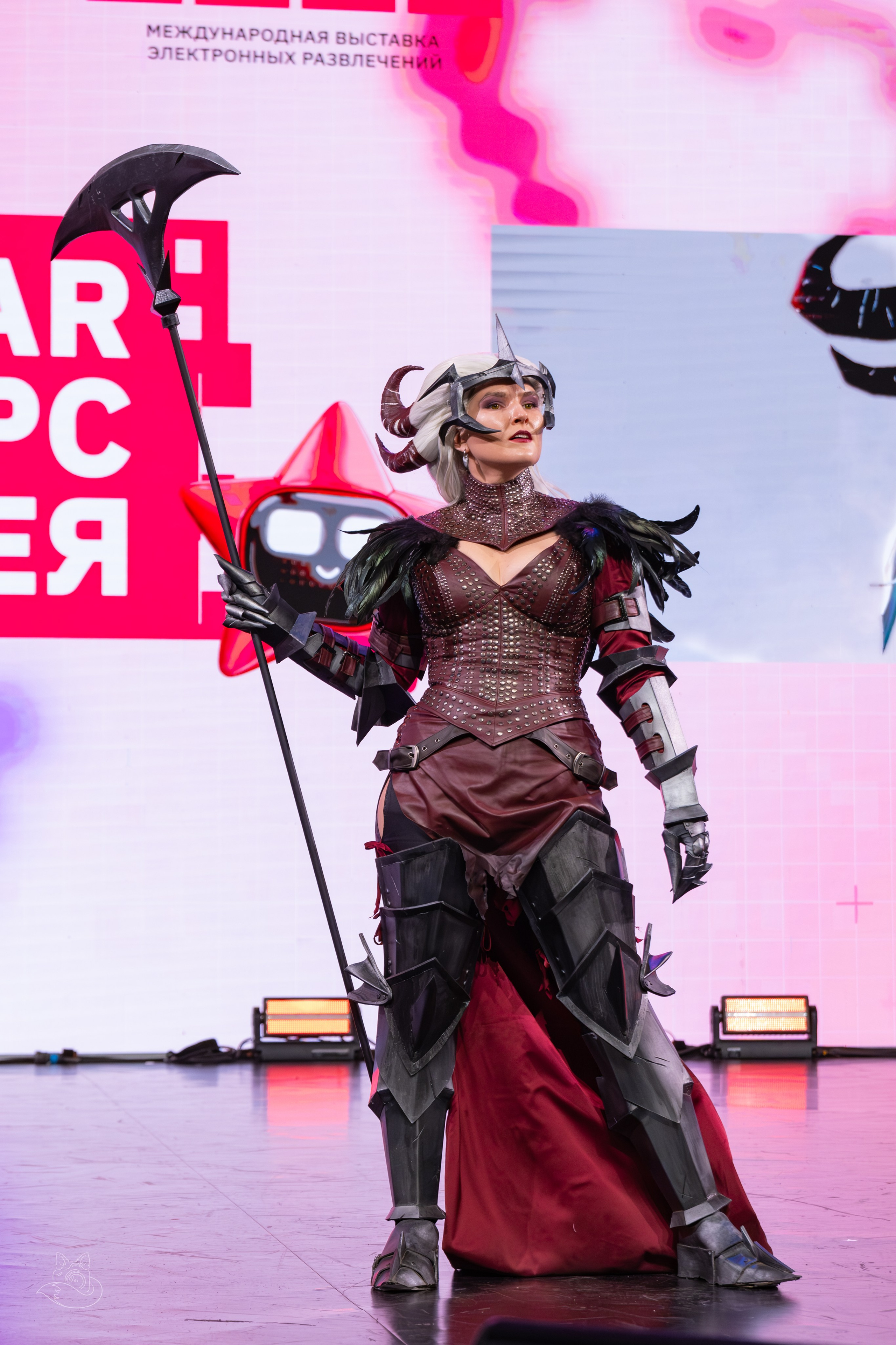 Сцена РЭД ЭКСПО 2024. Косплей фотограф