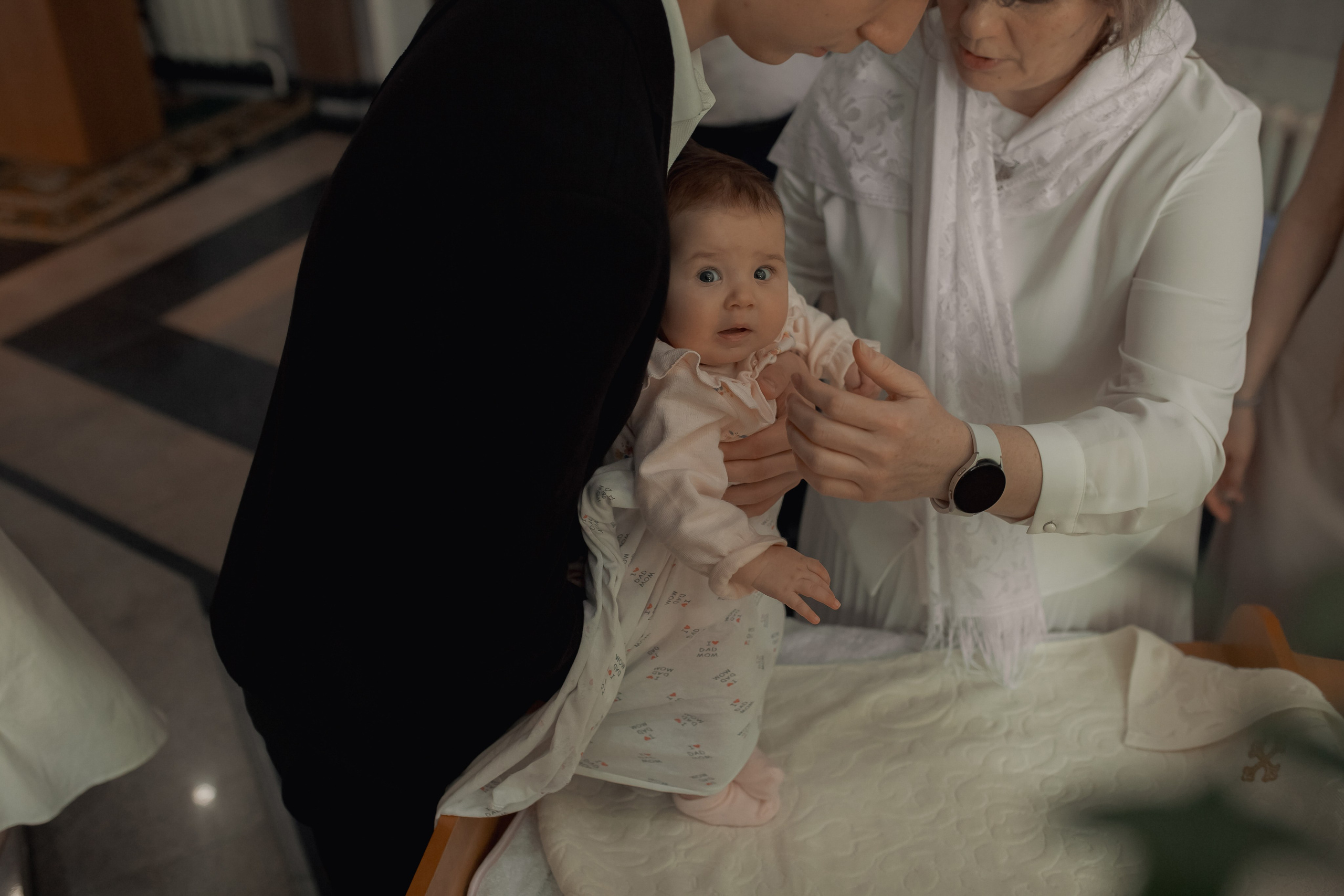 Крещение ребенка в Успенском соборе Ташкента. Фотограф на Крещение и Венчание в Ташкенте