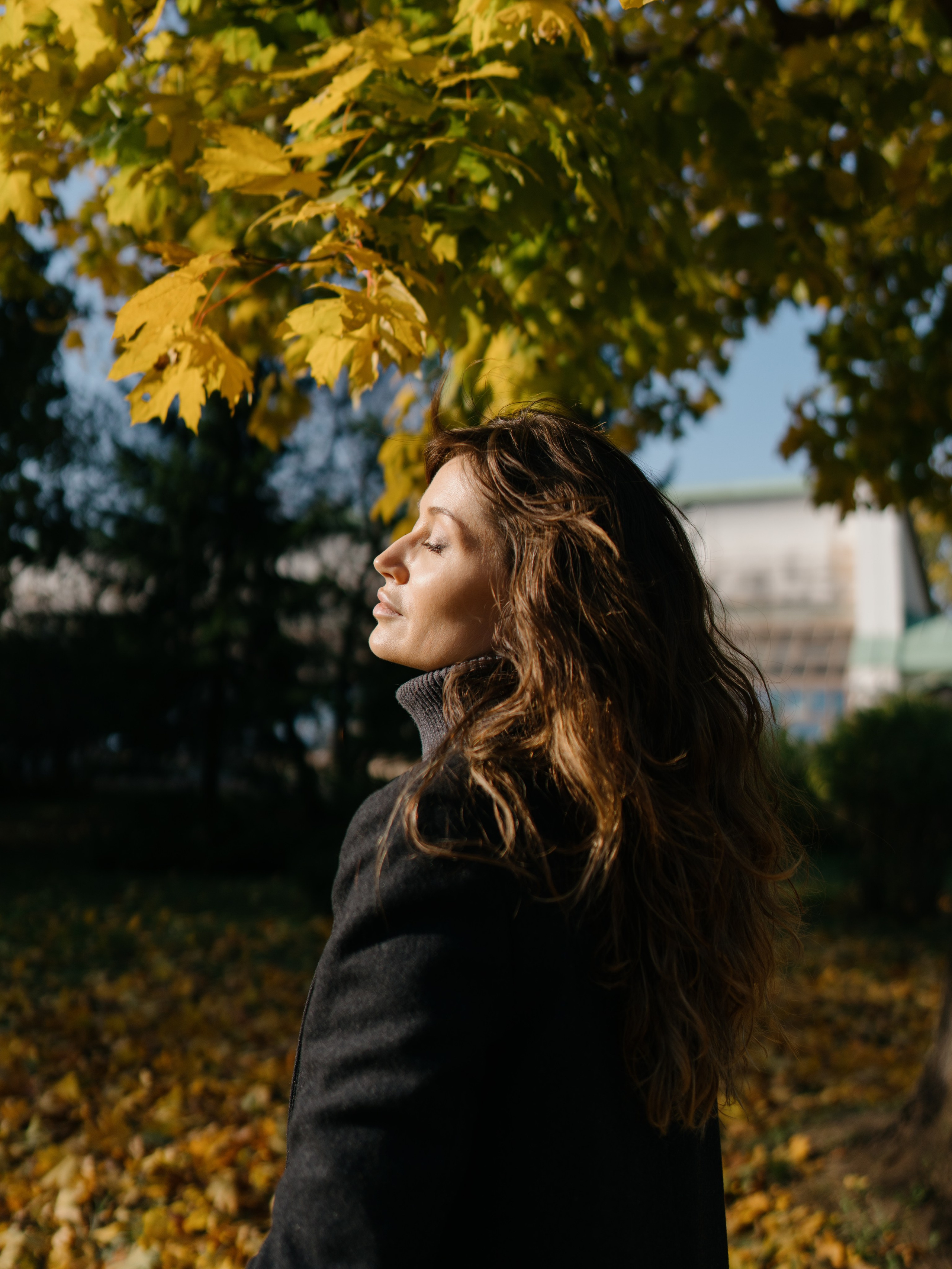 Девушка осенью портрет