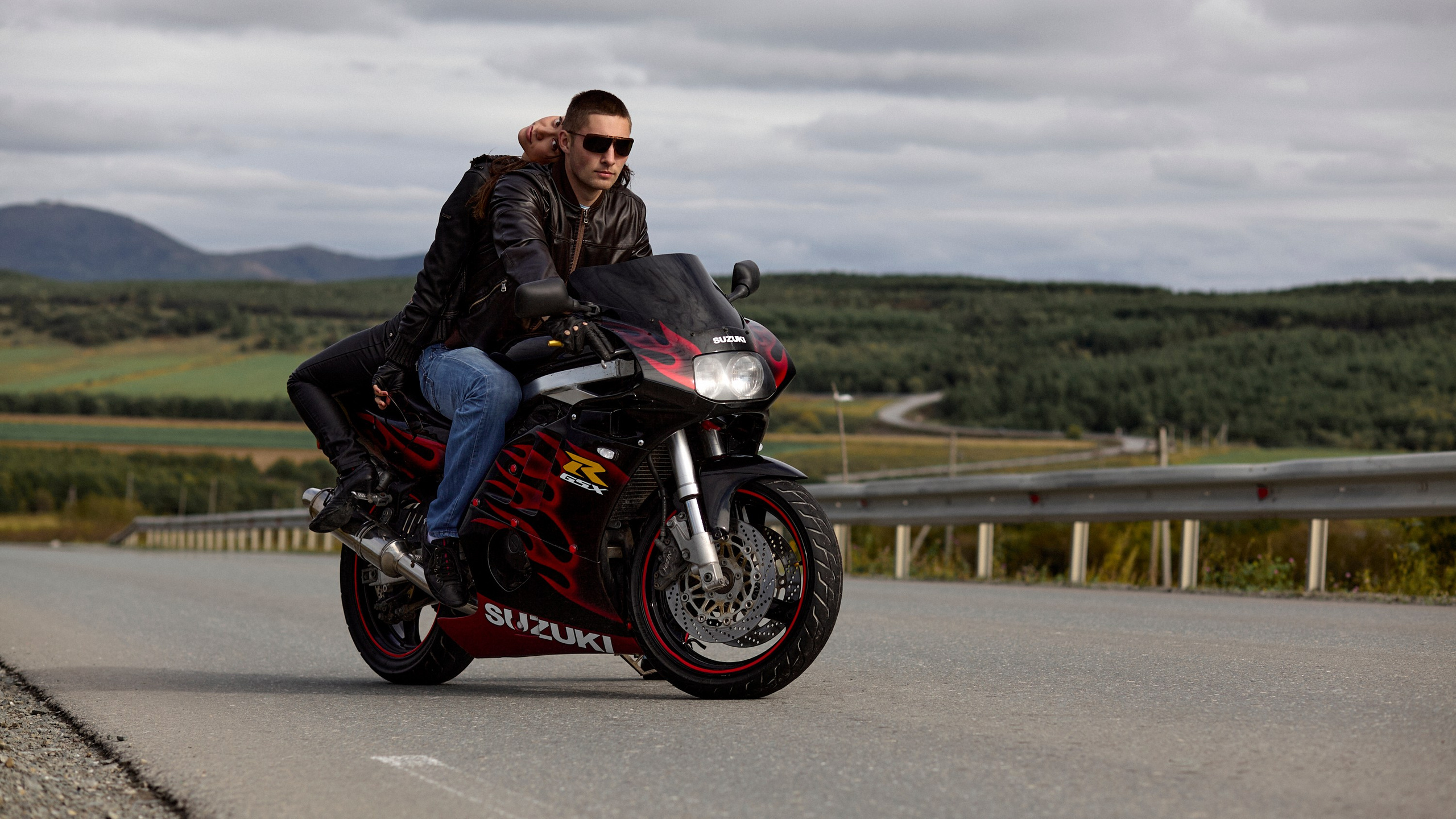 Парень, девушка, байк. Фотограф Андрей Серенков