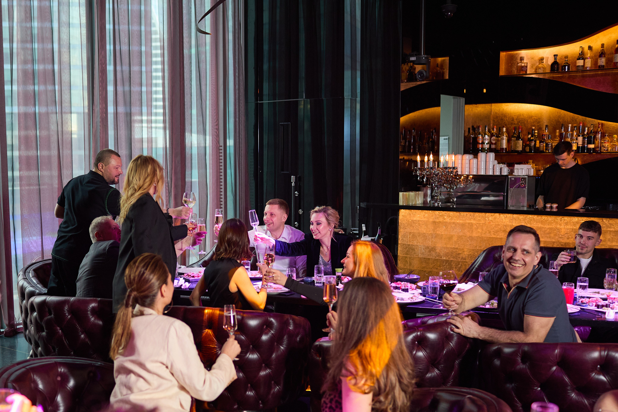 Юбилей в City Voice & Six Floor. Александр Осин — корпоративный и семейный фотограф в Москве