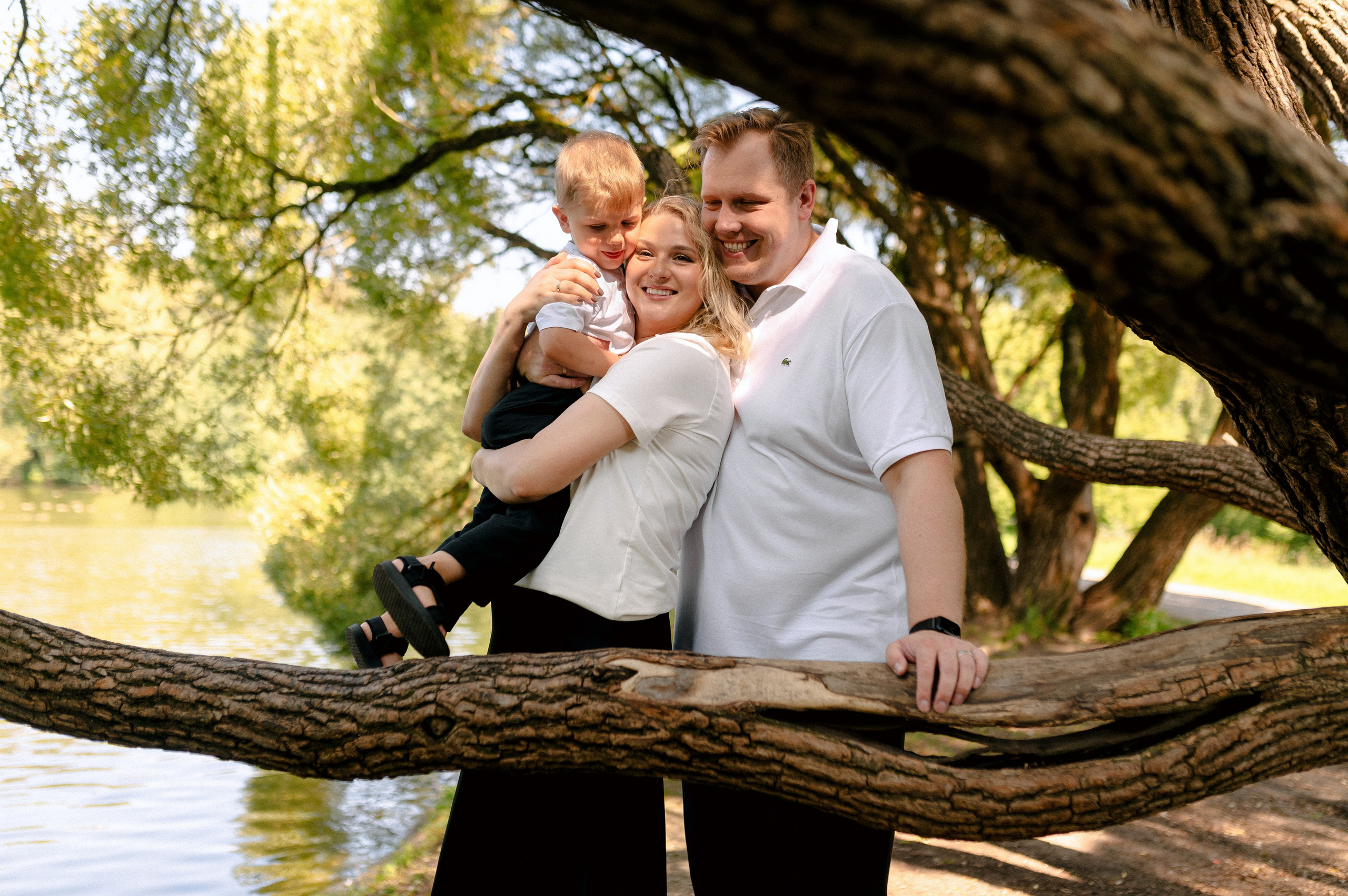НА ДЕРЕВО ЗАЛЕЗУ. Шашкова Вероника / Свадебный и семейный фотограф Москва и Ярославль